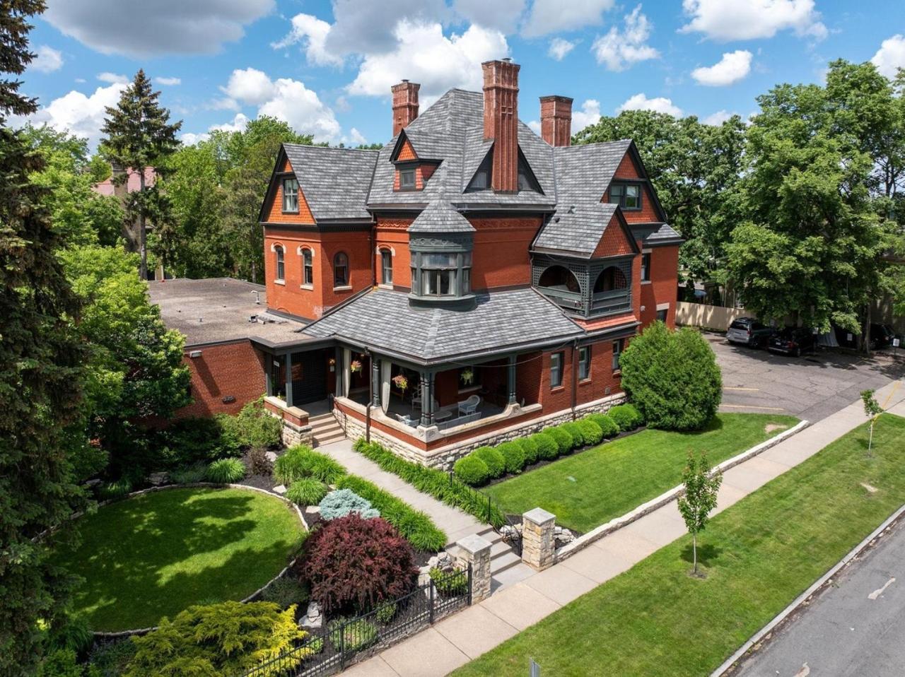 The New Victorian Mansion Bed & Breakfast