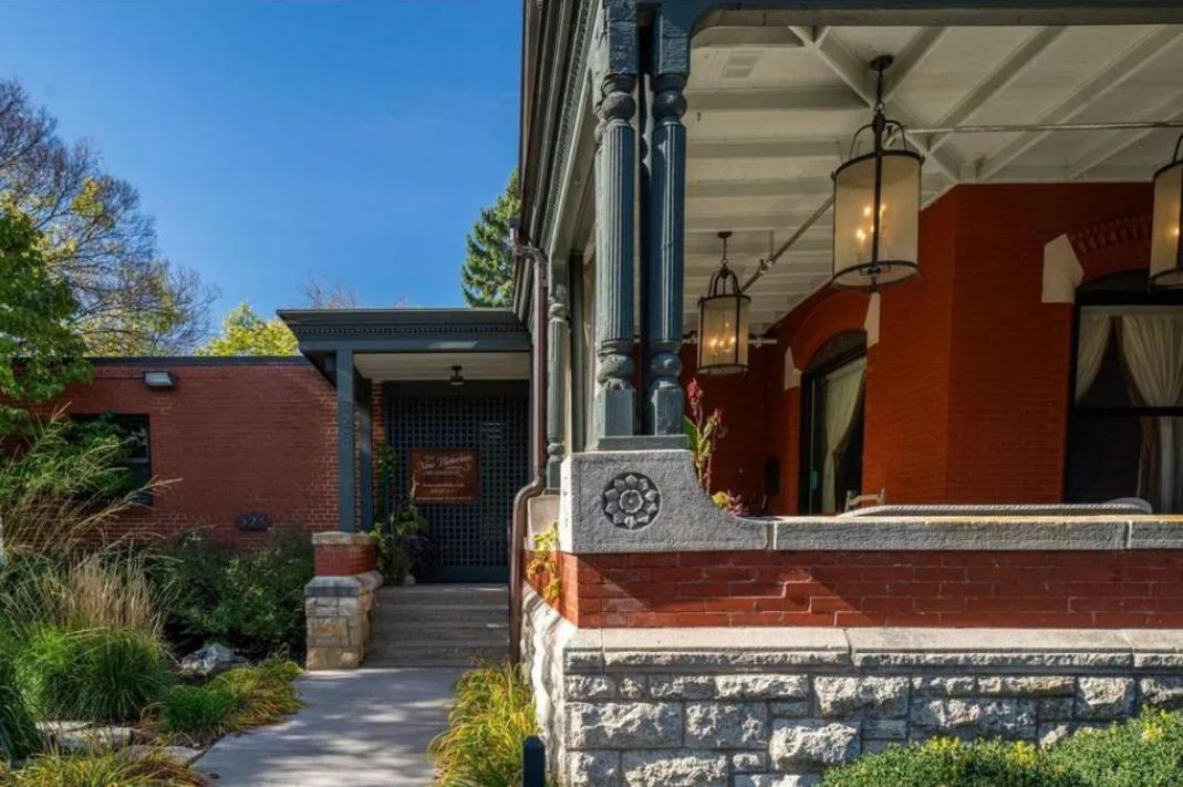 The New Victorian Mansion Bed & Breakfast