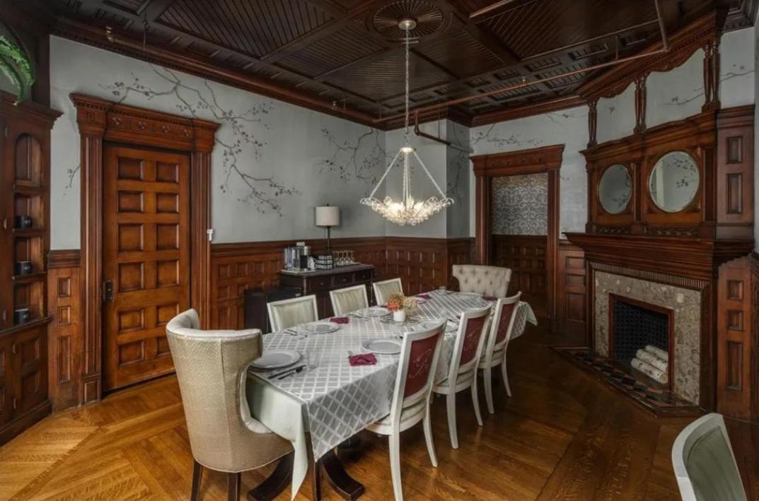 The New Victorian Mansion Bed & Breakfast