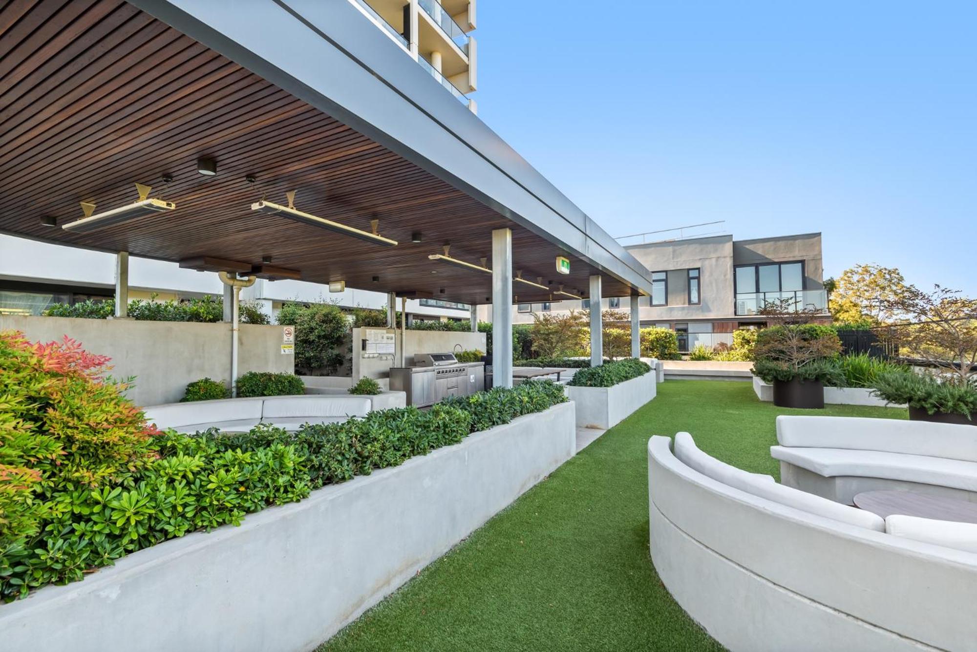 City Views & Inner-North Cool at Your Door