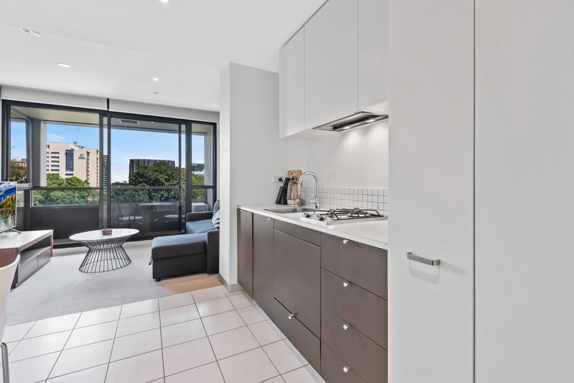 Central 1-Bed Apartment with Secure Parking