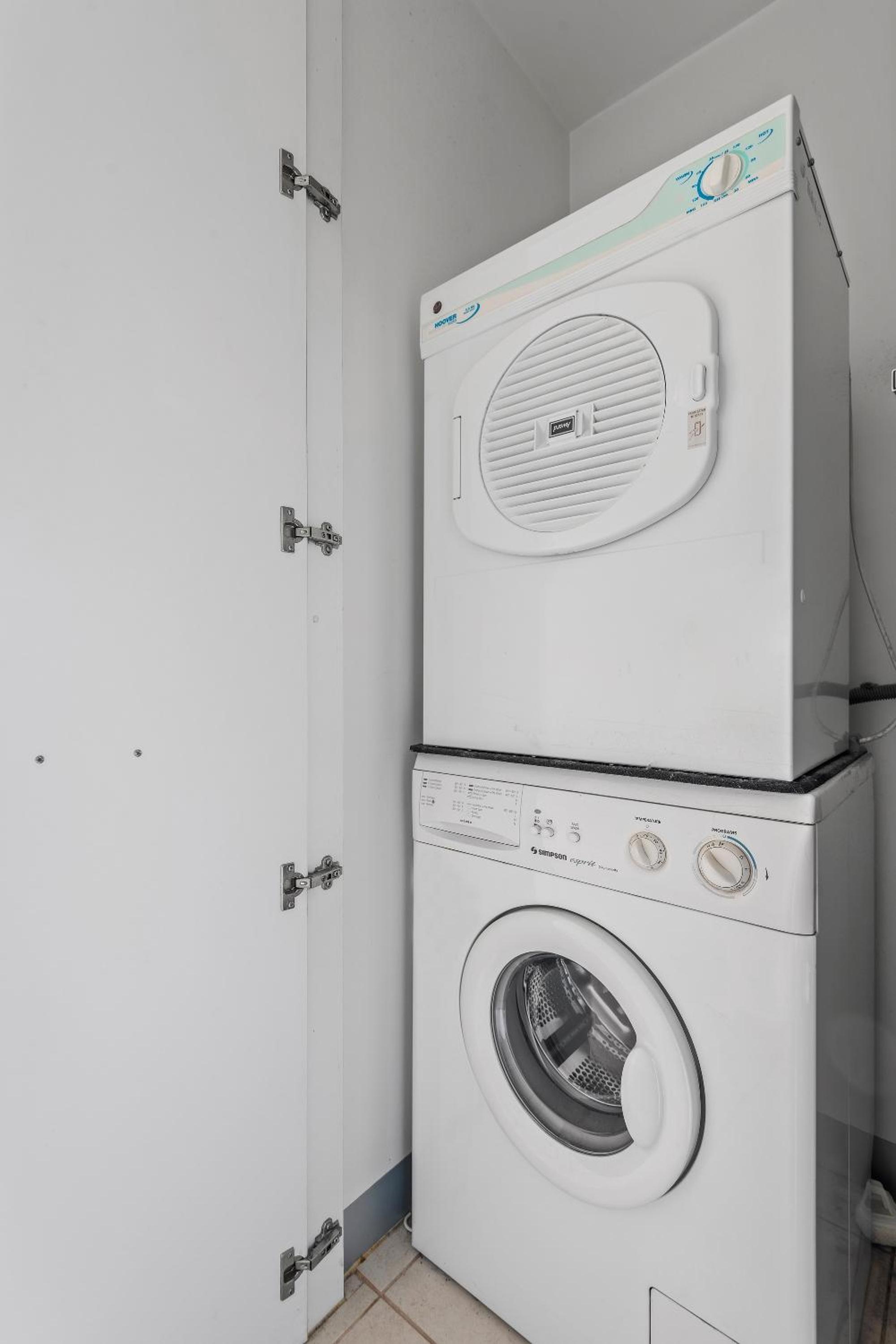 Central 1-Bed Apartment with Secure Parking