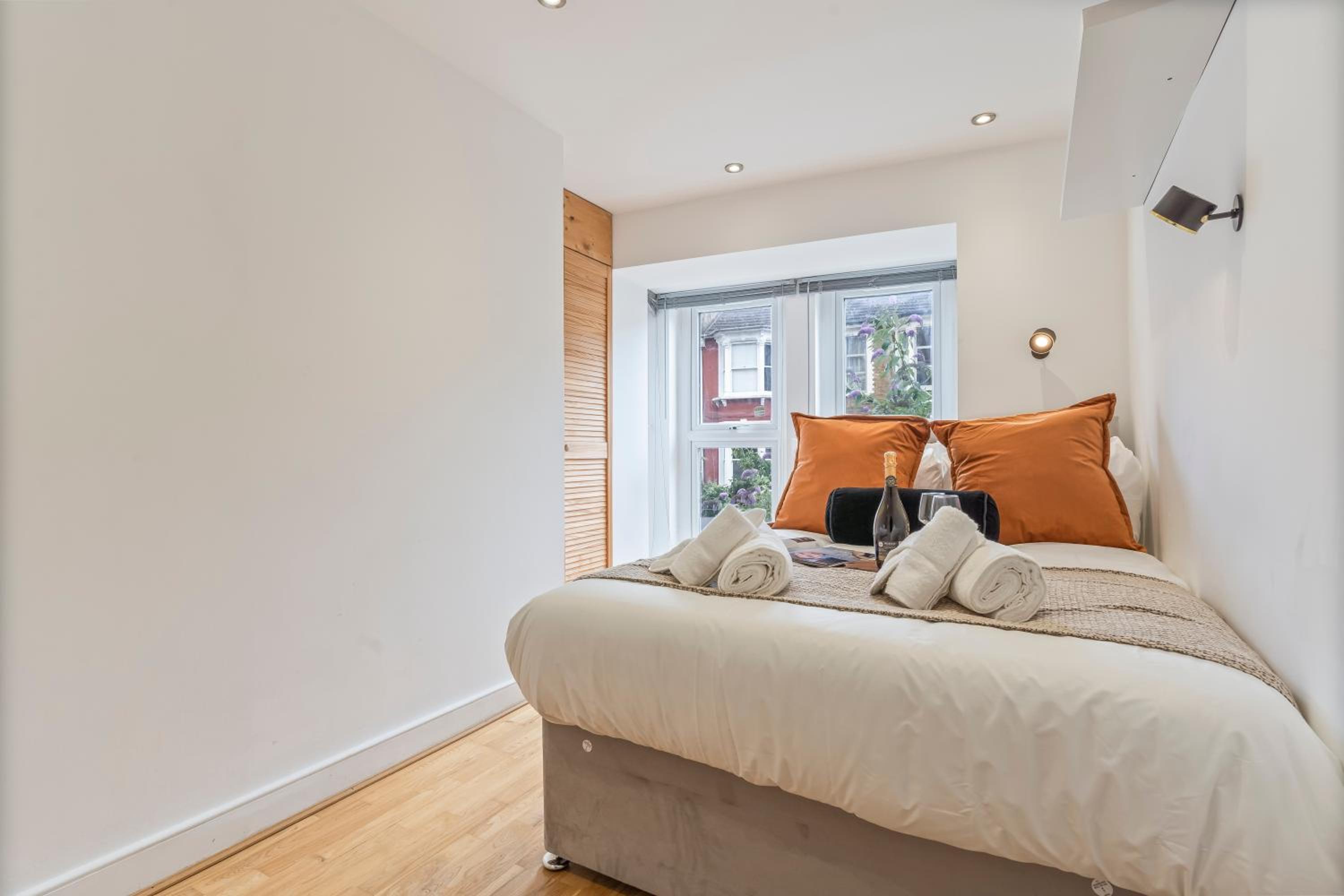 Stylish 2 Bed Flat North London