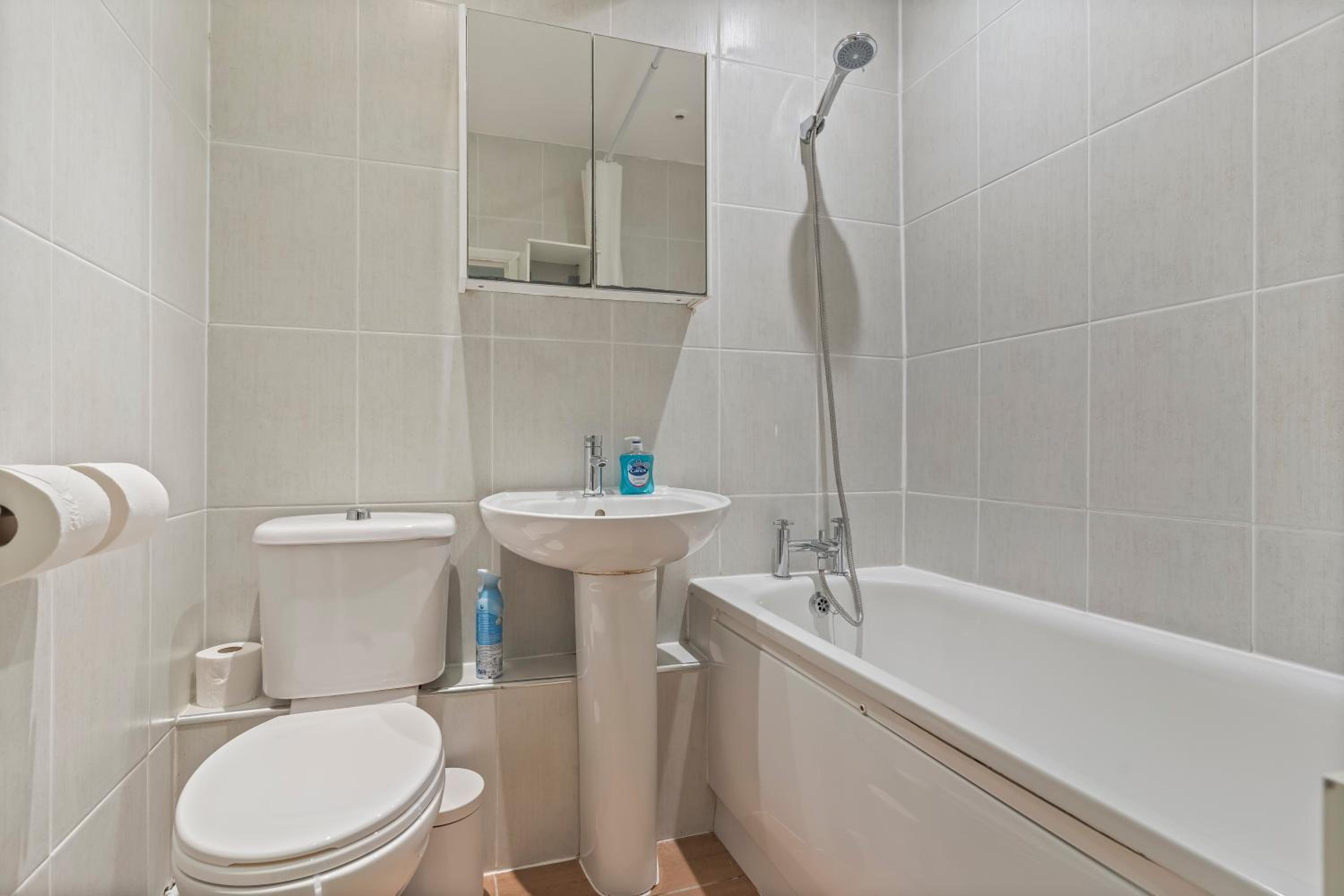 Stylish 2 Bed Flat North London