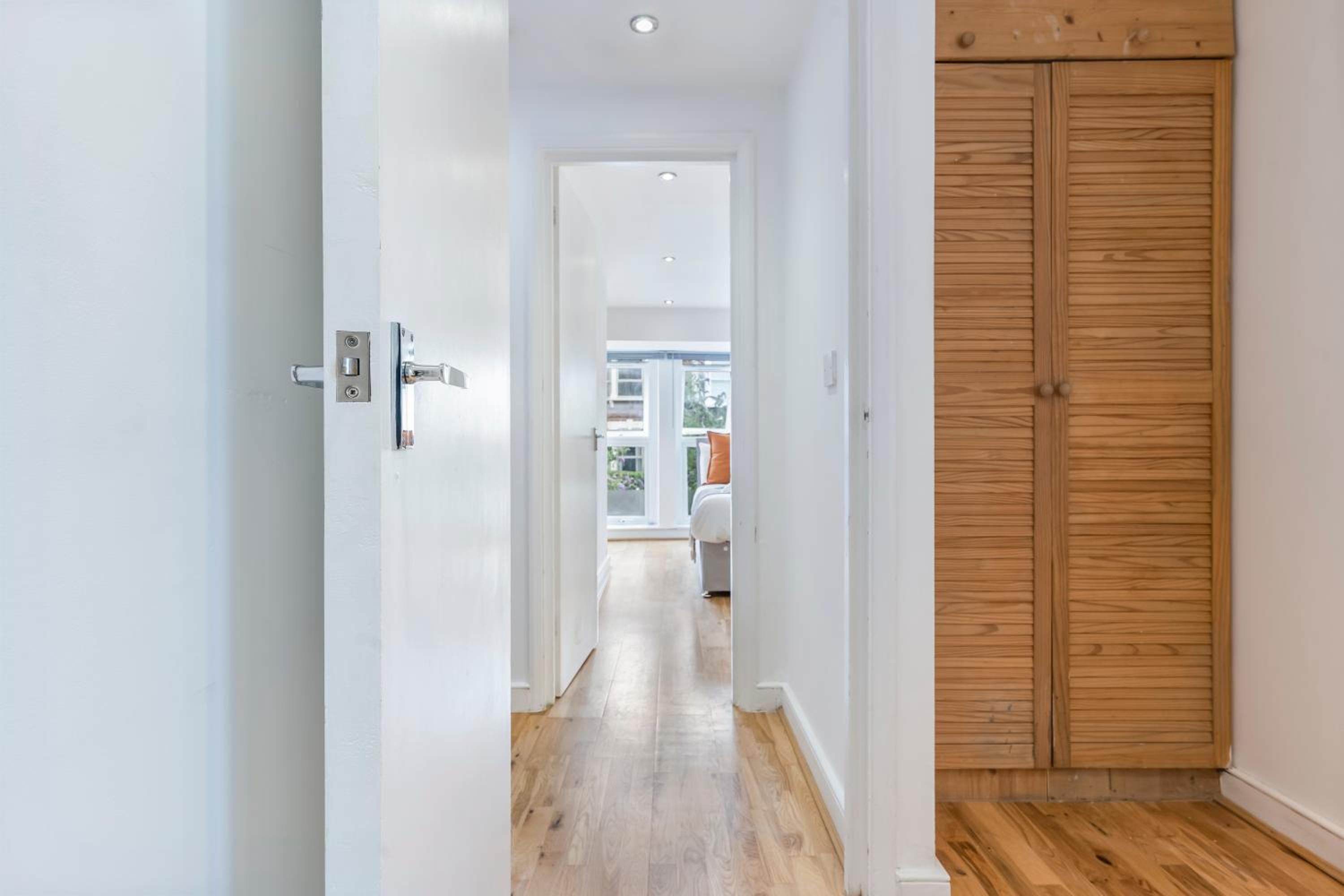 Stylish 2 Bed Flat North London