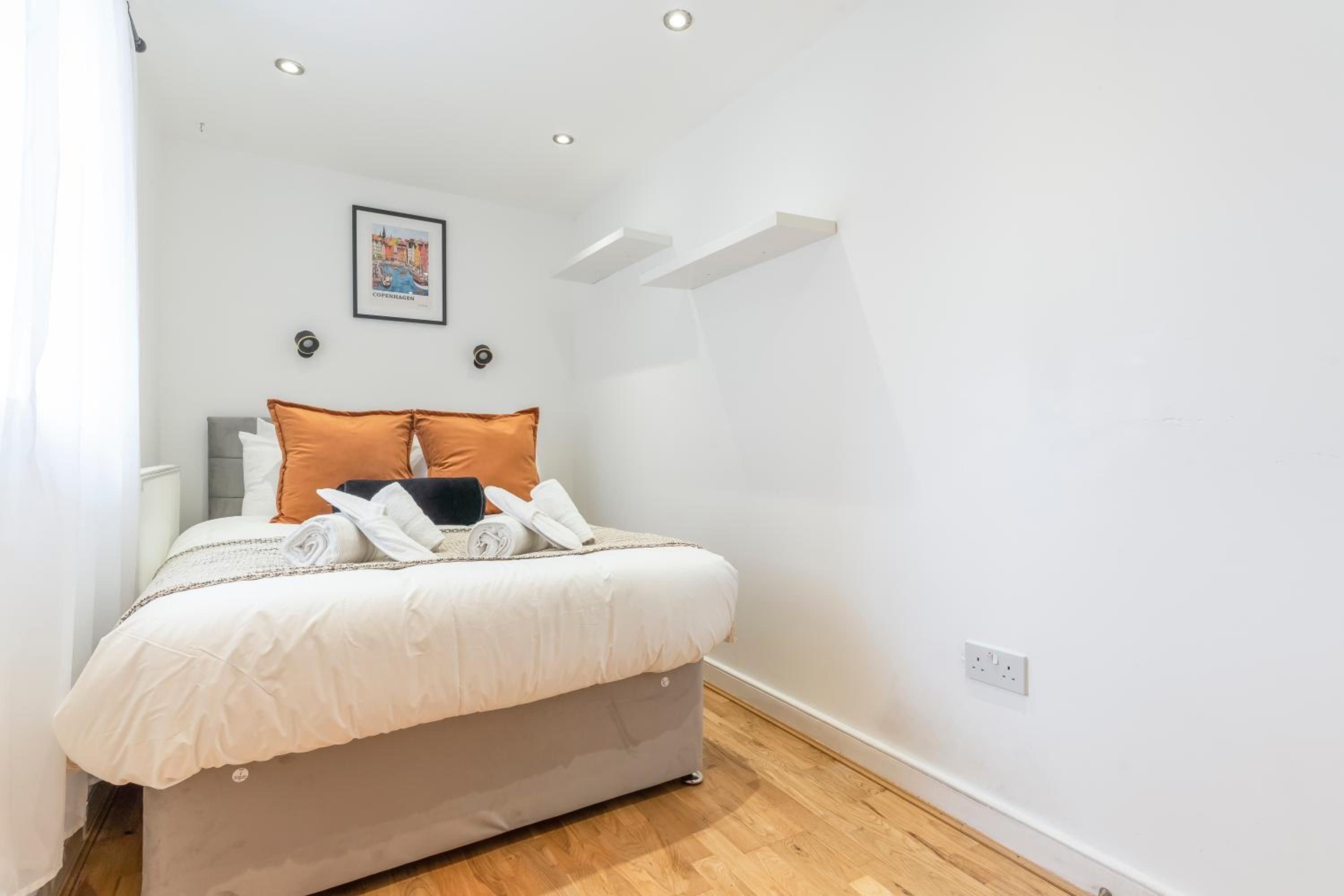Stylish 2 Bed Flat North London