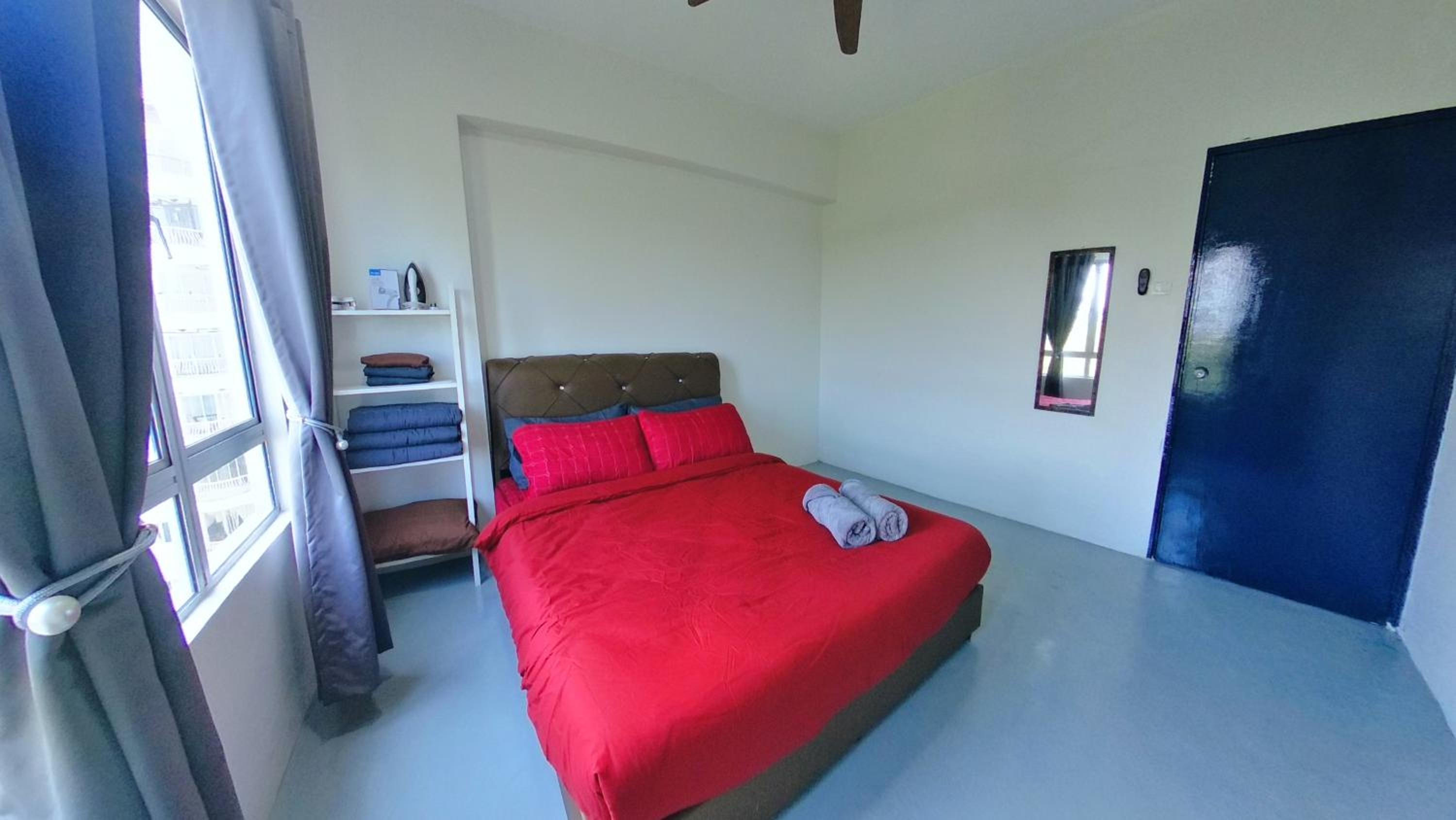 Beachfront 2-5pax, Free parking , swimming pool
