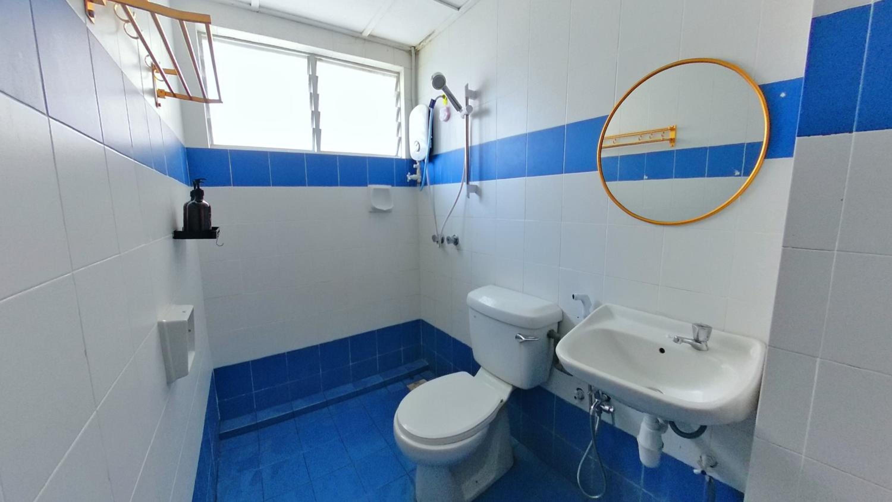 Beachfront 2-5pax, Free parking , swimming pool