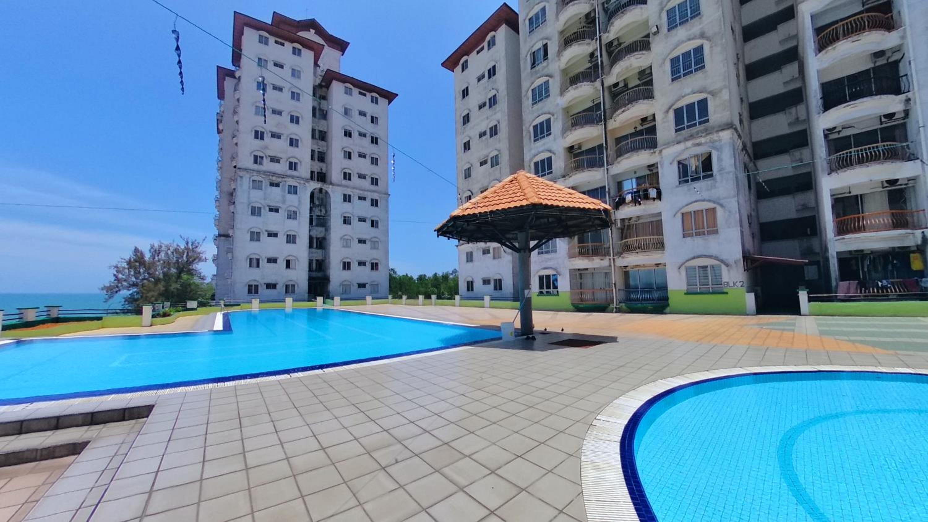 Beachfront 2-5pax, Free parking , swimming pool