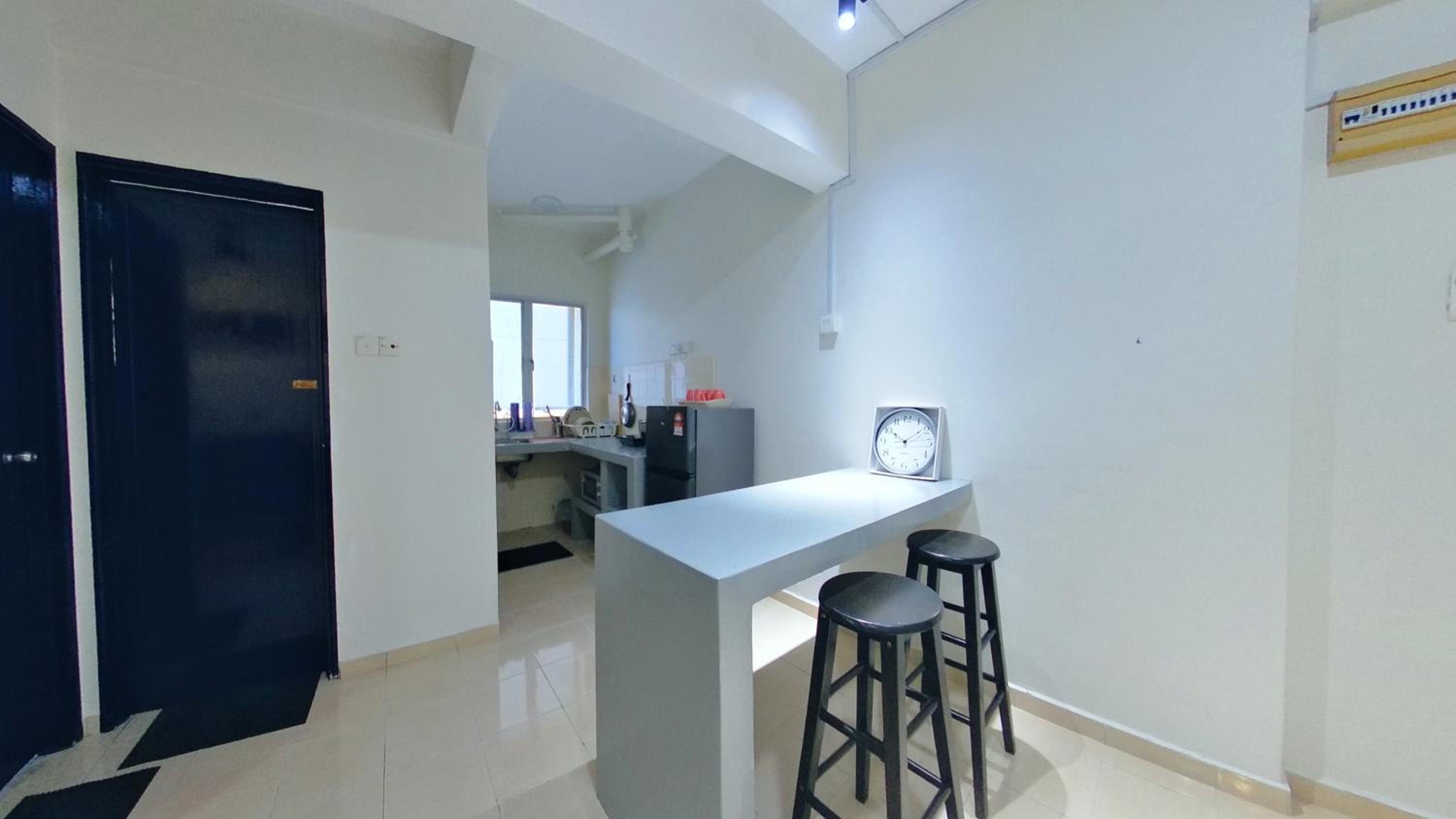 Beachfront 2-5pax, Free parking , swimming pool