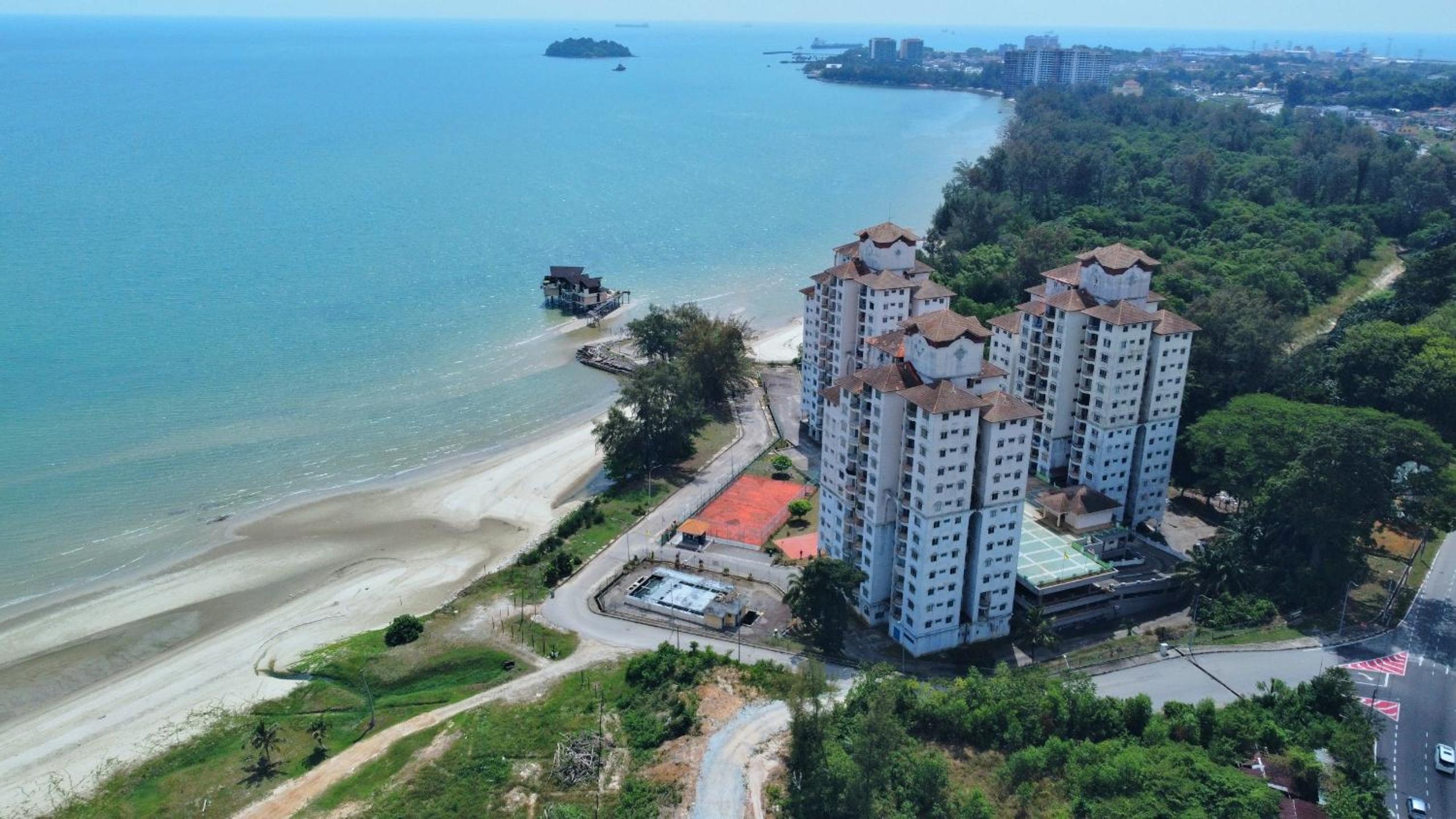 Beachfront 2-5pax, Free parking , swimming pool