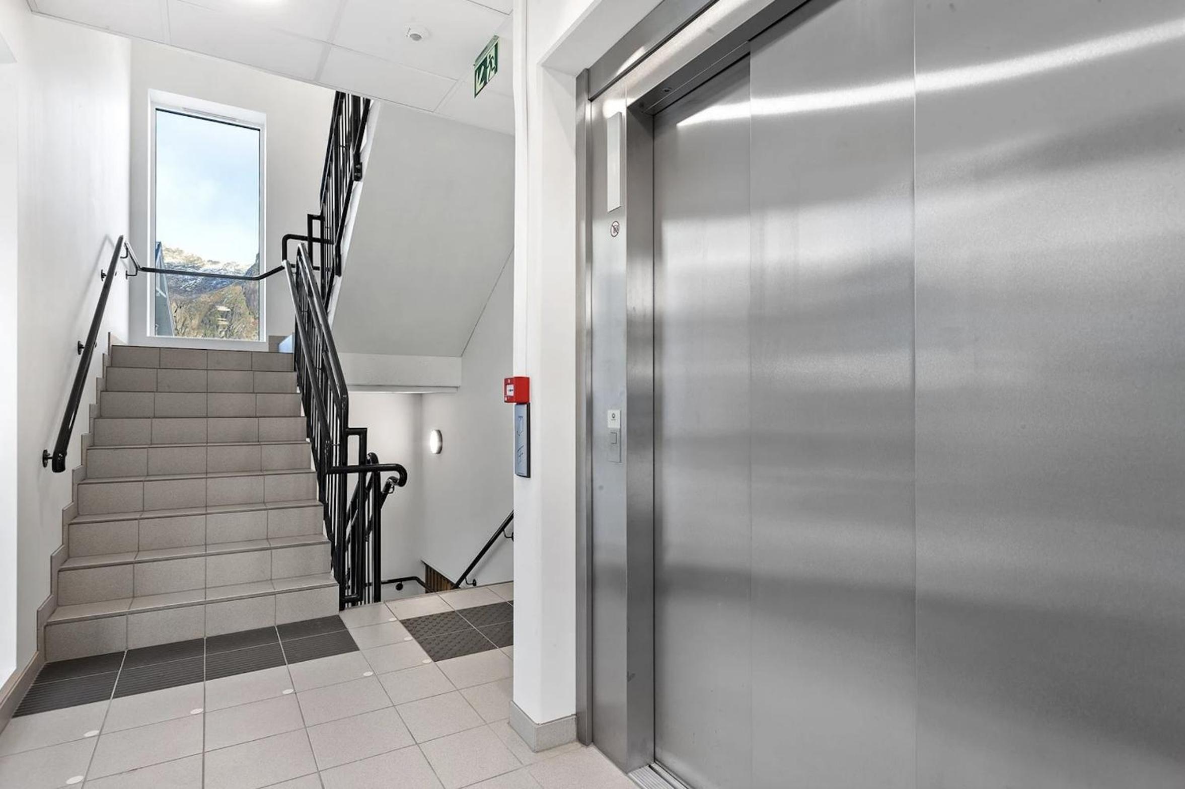 Modern apartment with balcony in the center of Svolvær