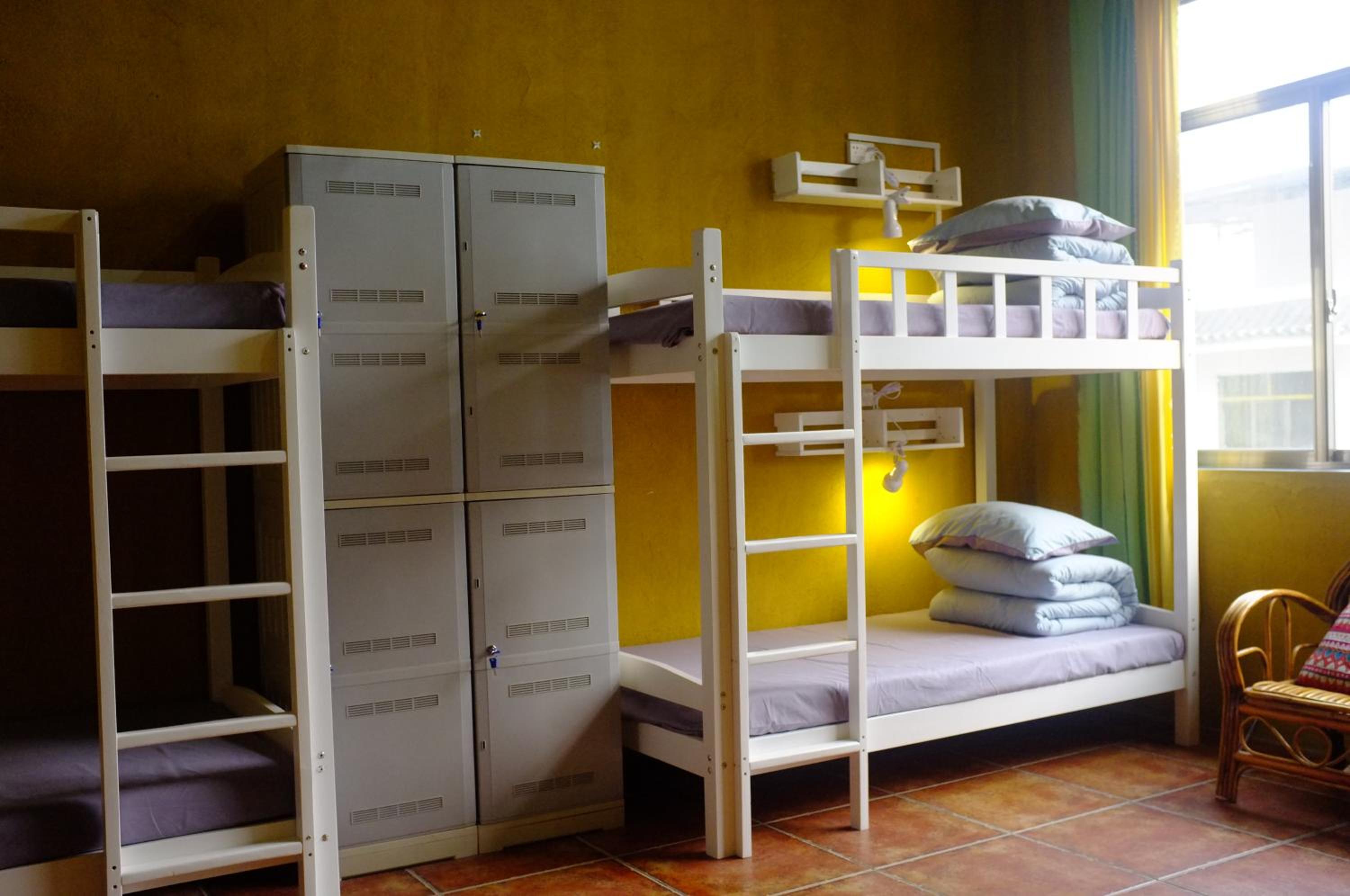 Yangshuo Eden's Social Guesthouse - Wake up to a hearty Western breakfast & fresh craft coffee & night beers & outdoor activities