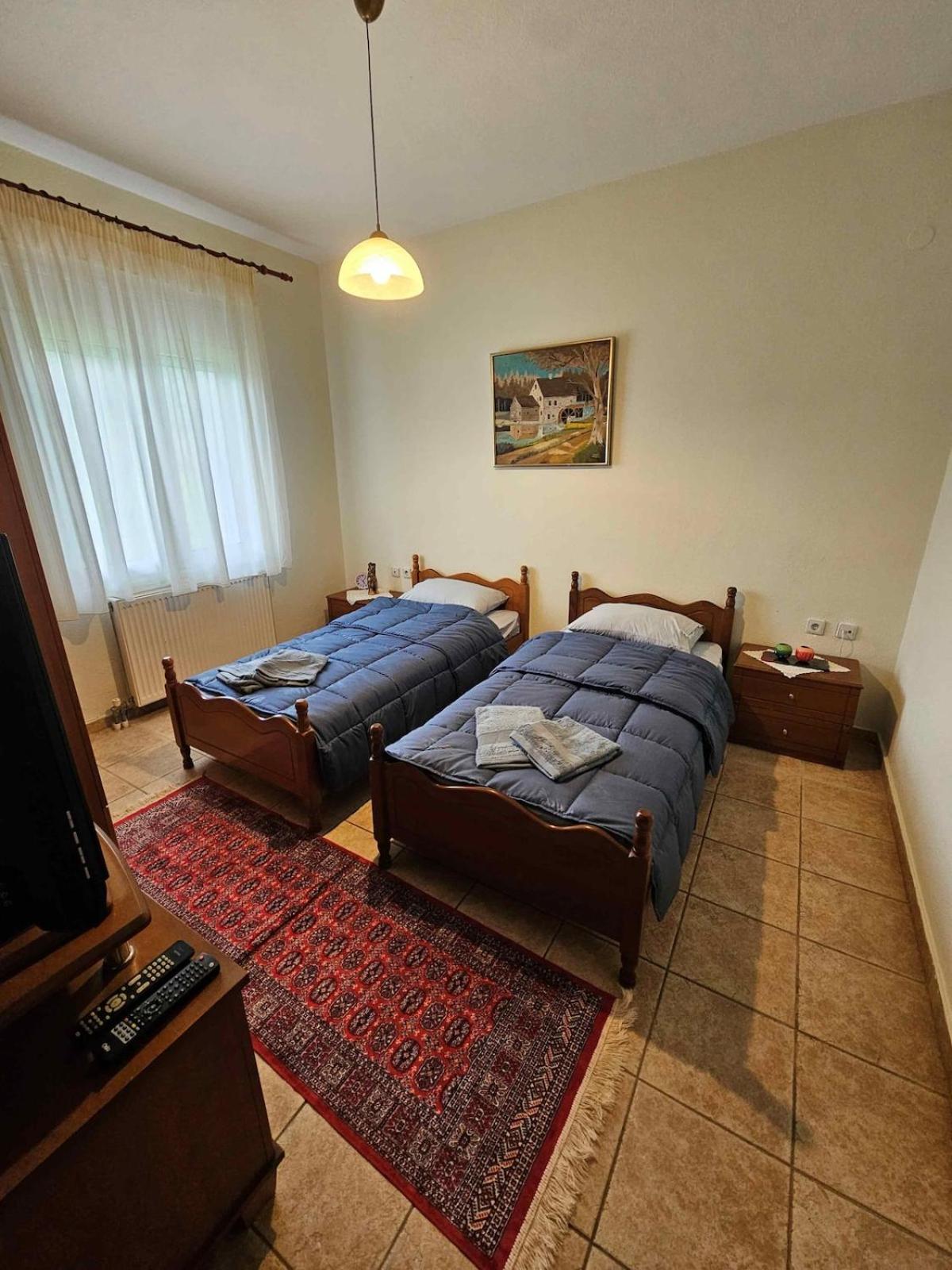 Paikos Townhouse, Hot Springs