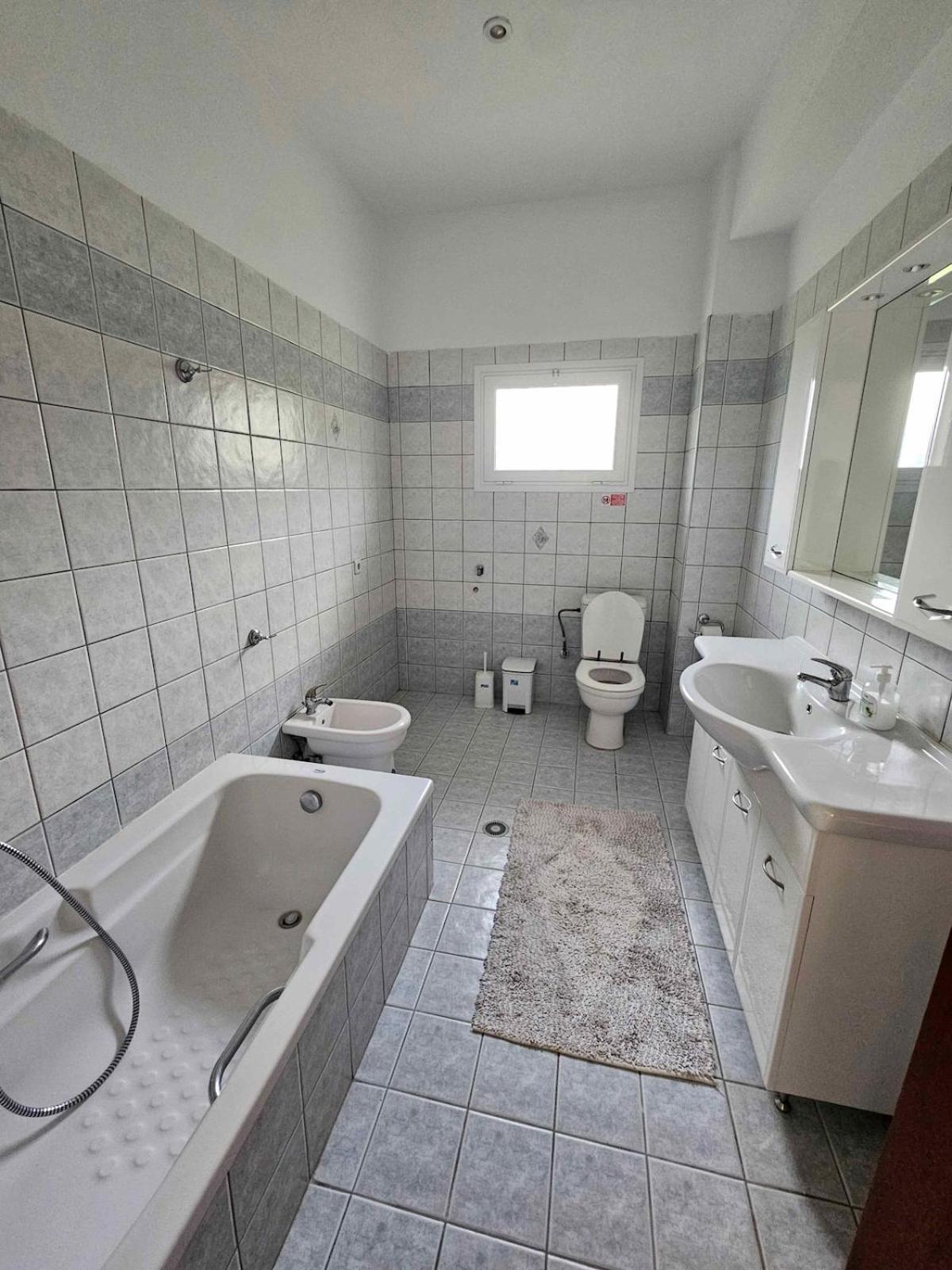 Paikos Townhouse, Hot Springs