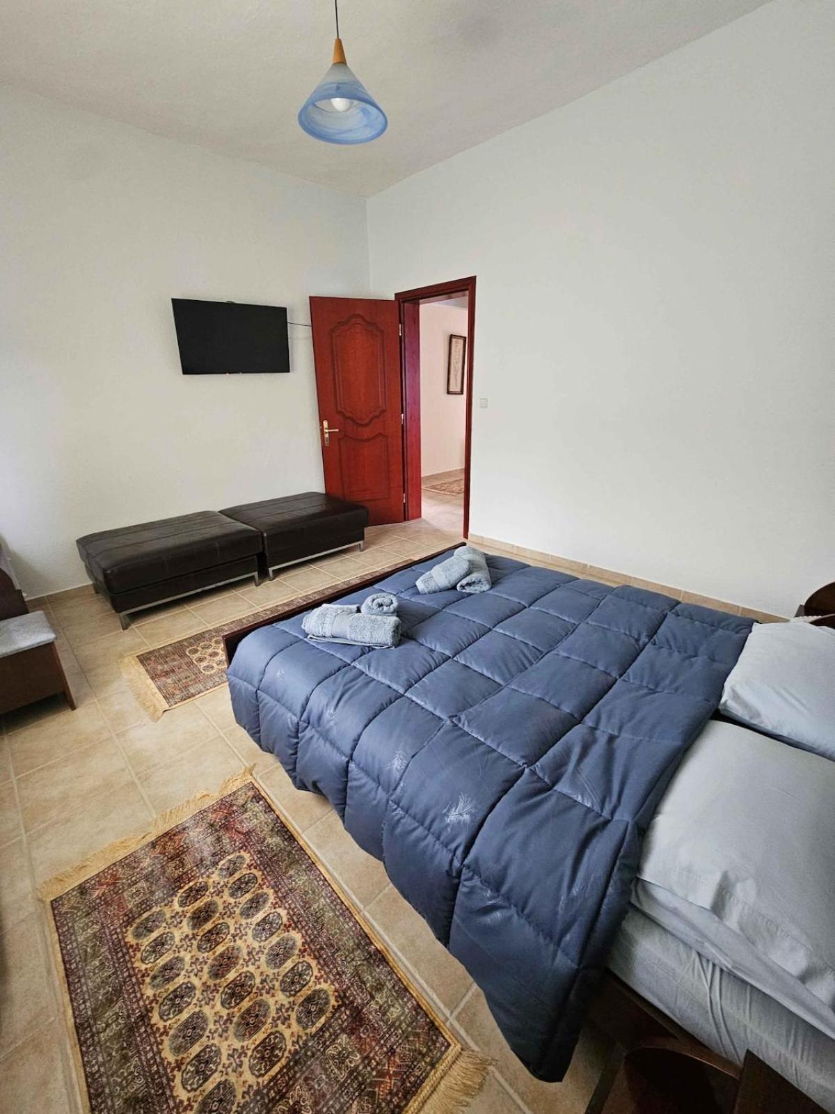 Paikos Townhouse, Hot Springs