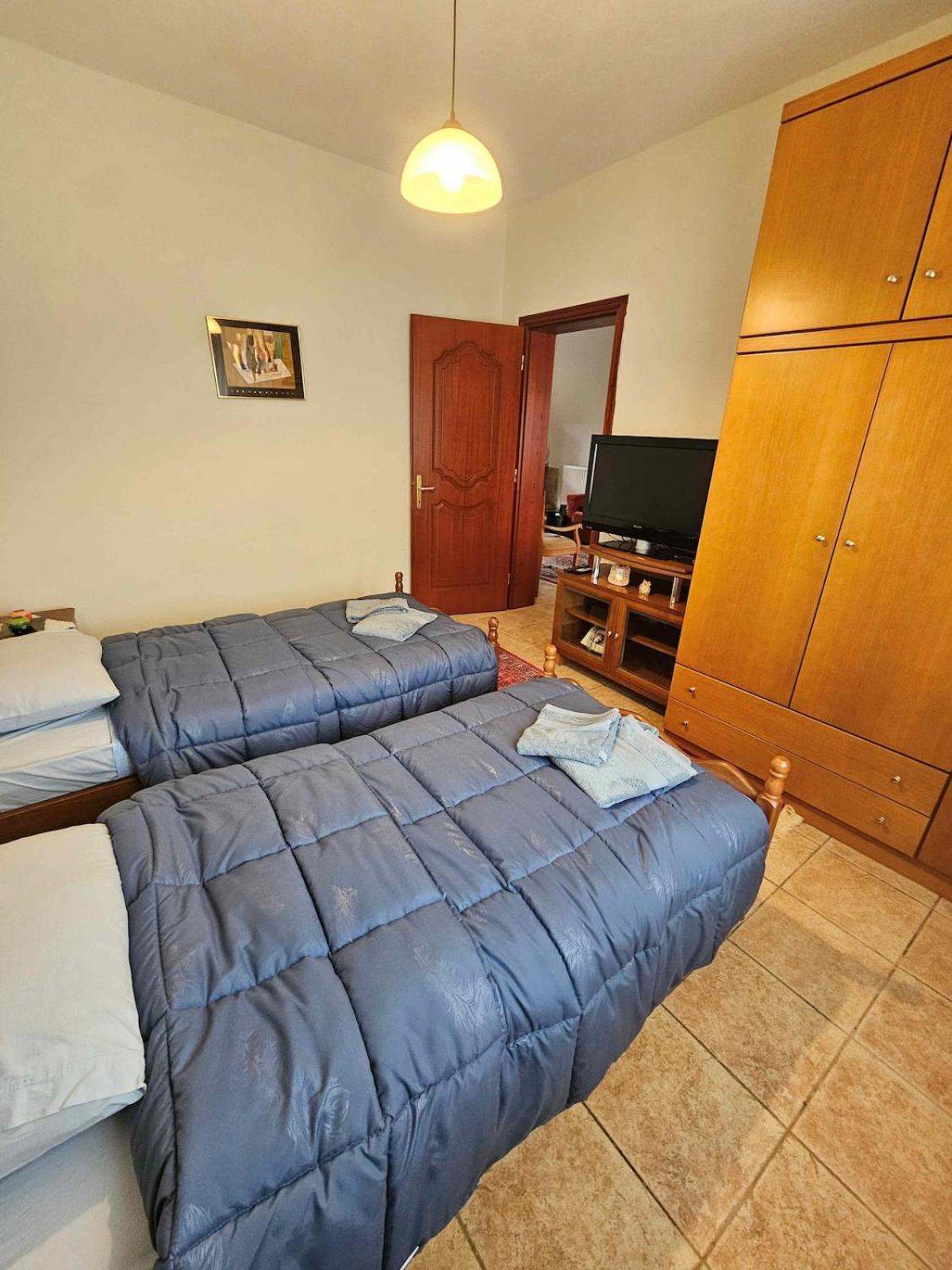 Paikos Townhouse, Hot Springs