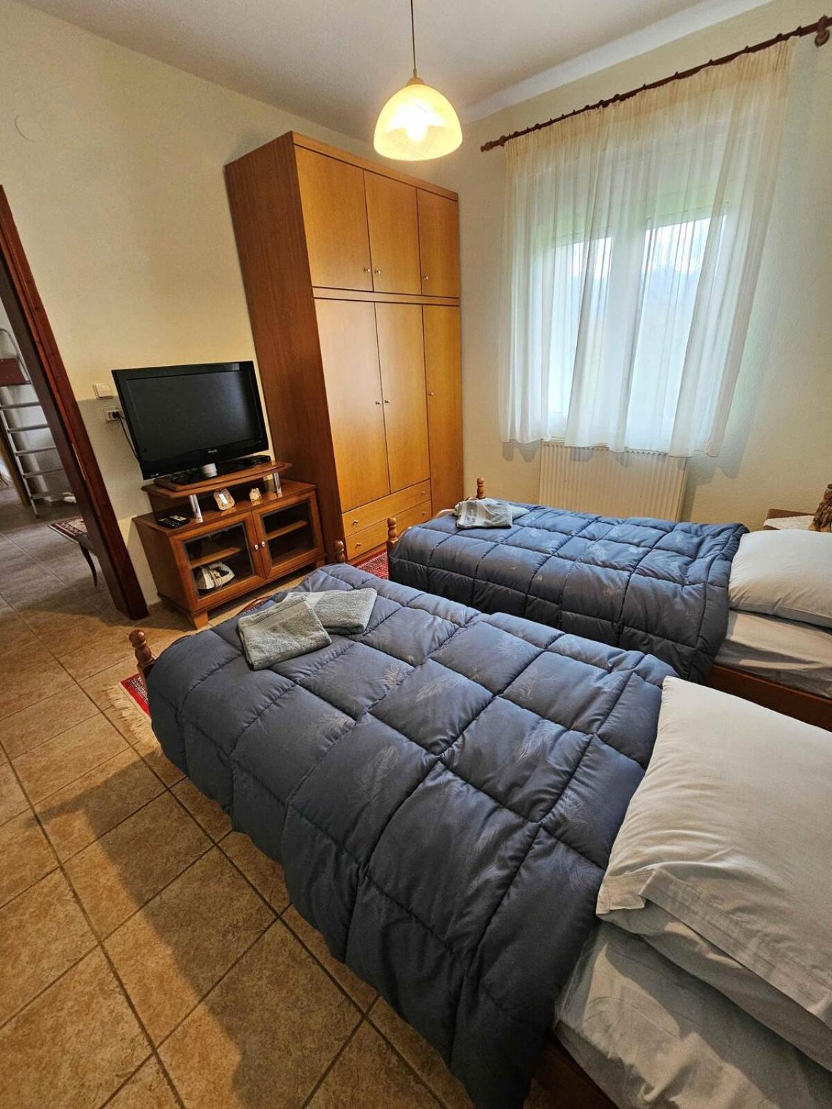 Paikos Townhouse, Hot Springs