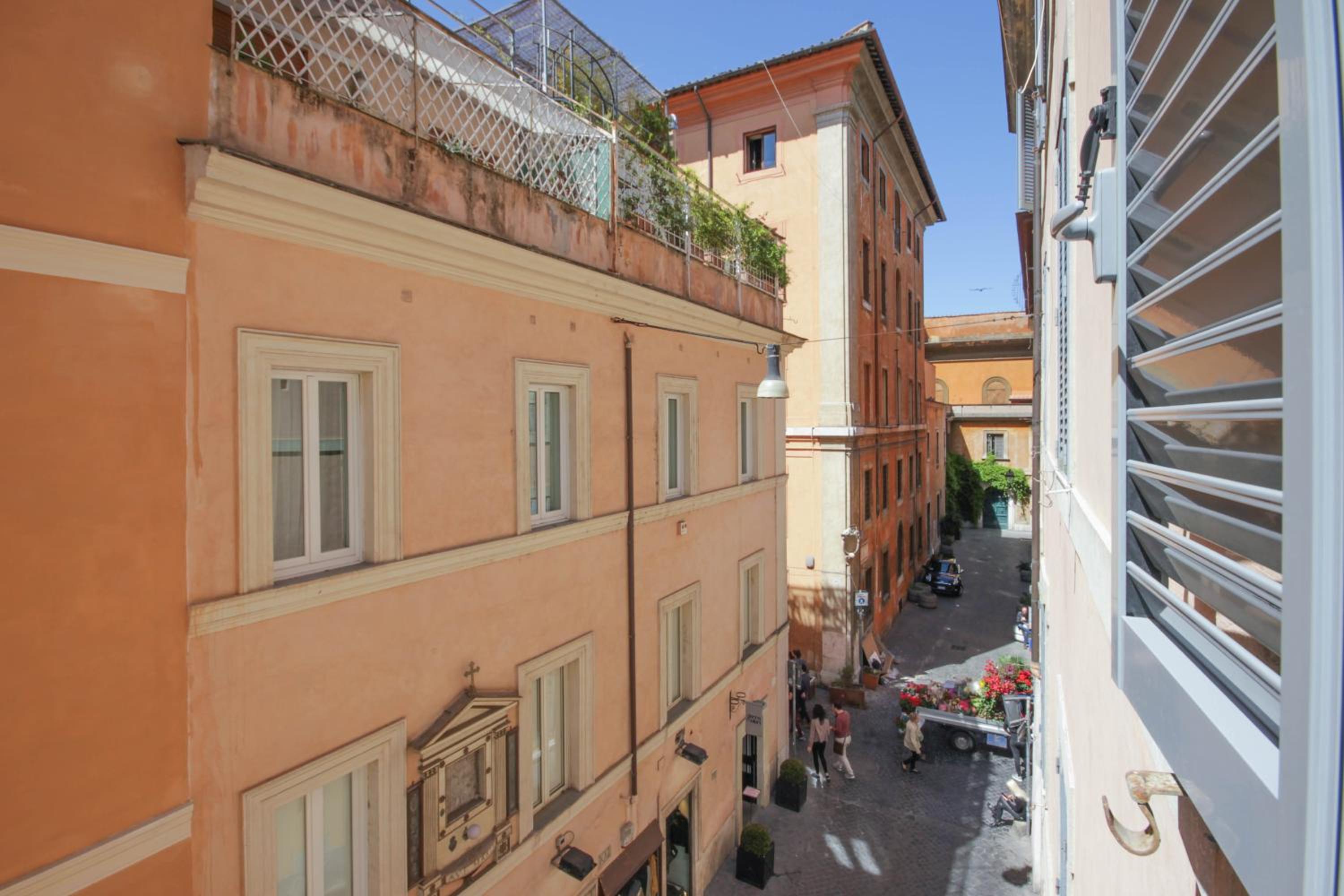 Living RHome - Condotti Apartment
