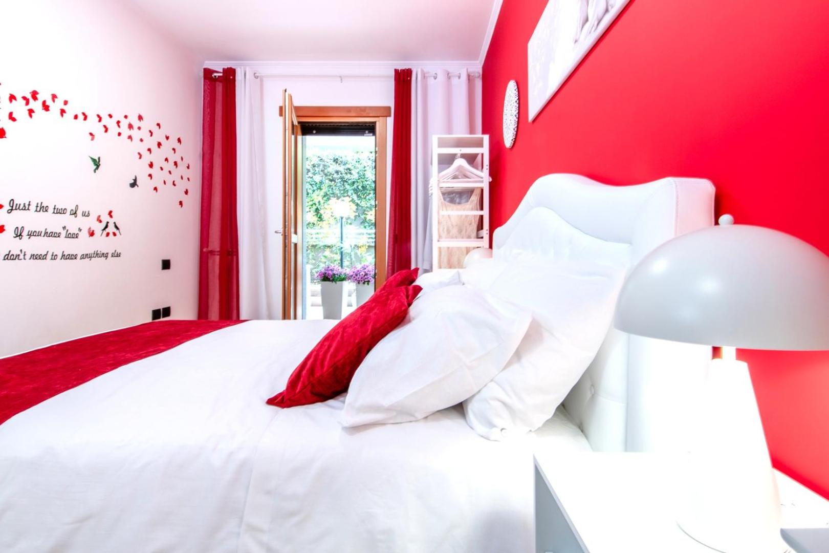 Red Chic Roma