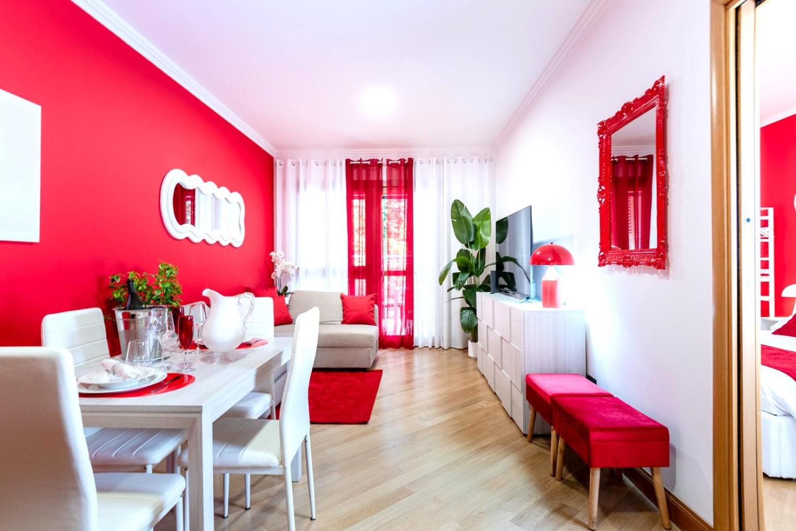 Red Chic Roma