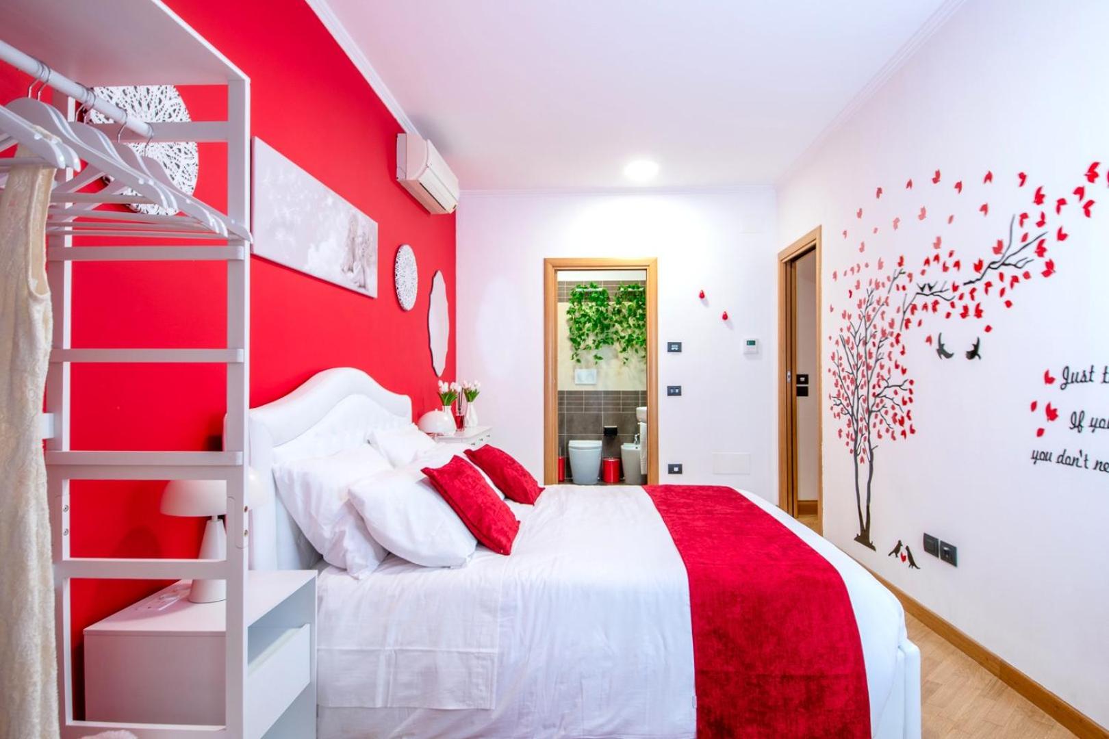 Red Chic Roma