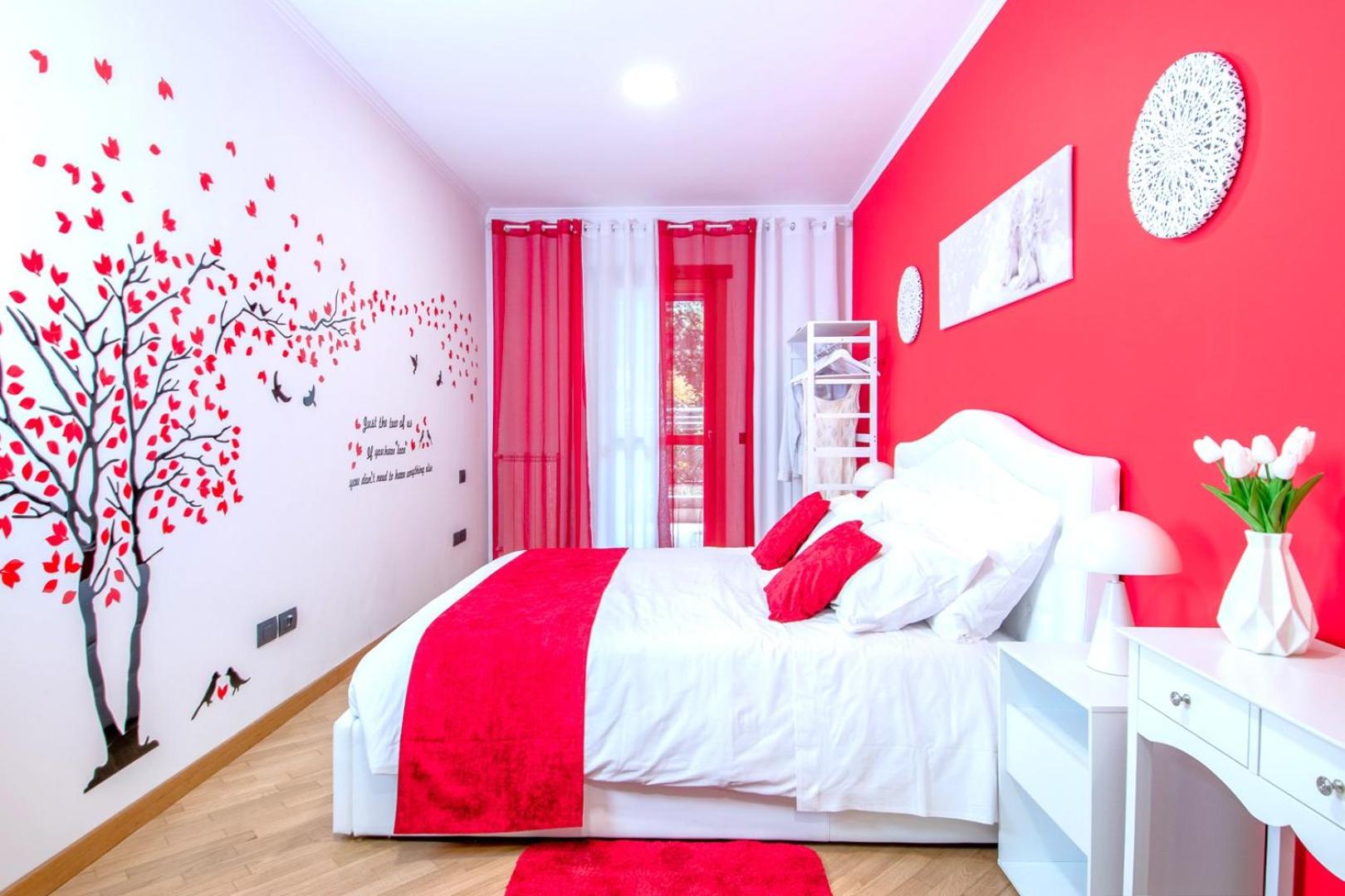 Red Chic Roma