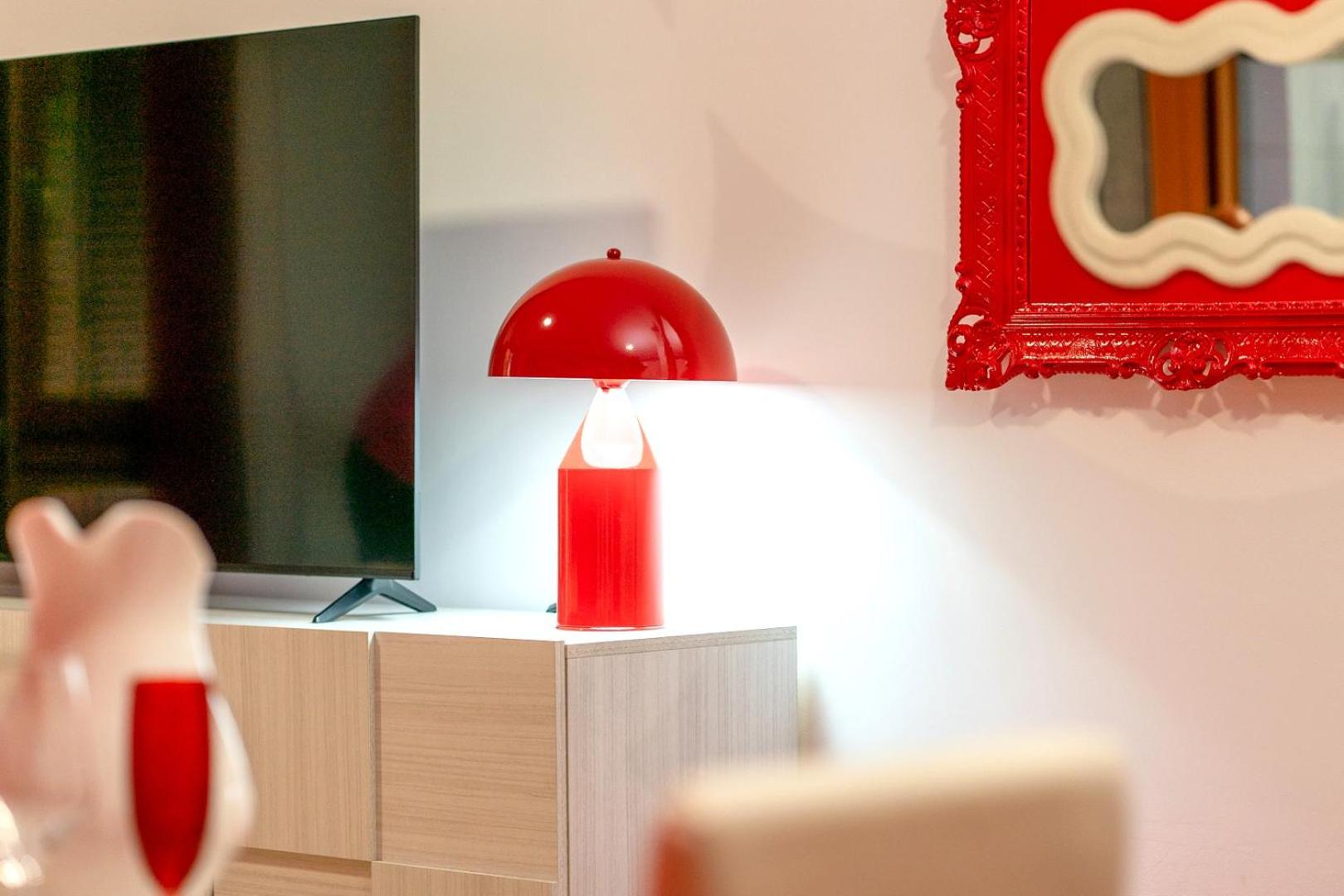 Red Chic Roma