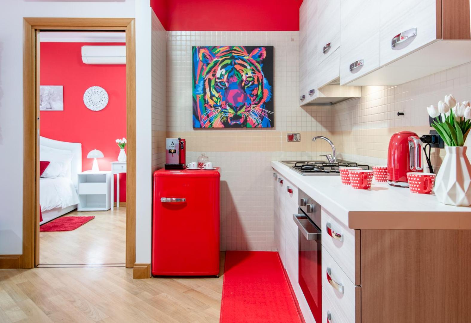 Red Chic Roma