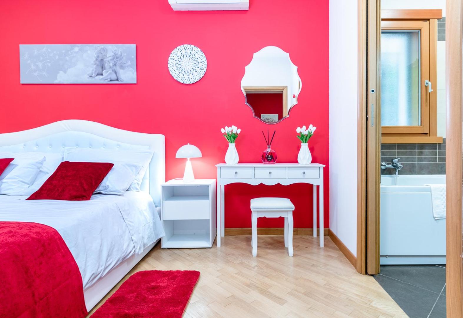 Red Chic Roma