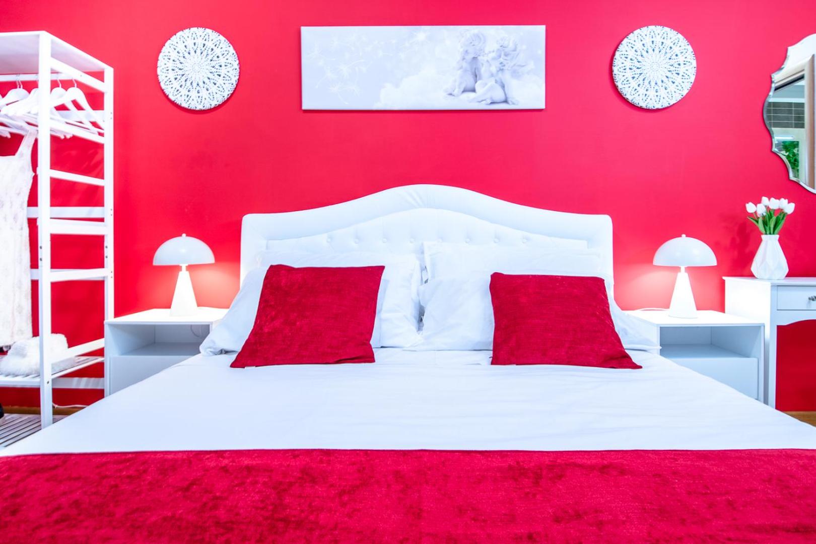 Red Chic Roma