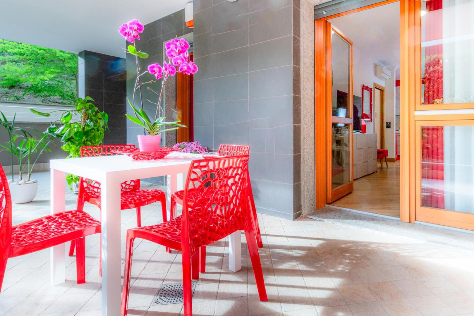 Red Chic Roma