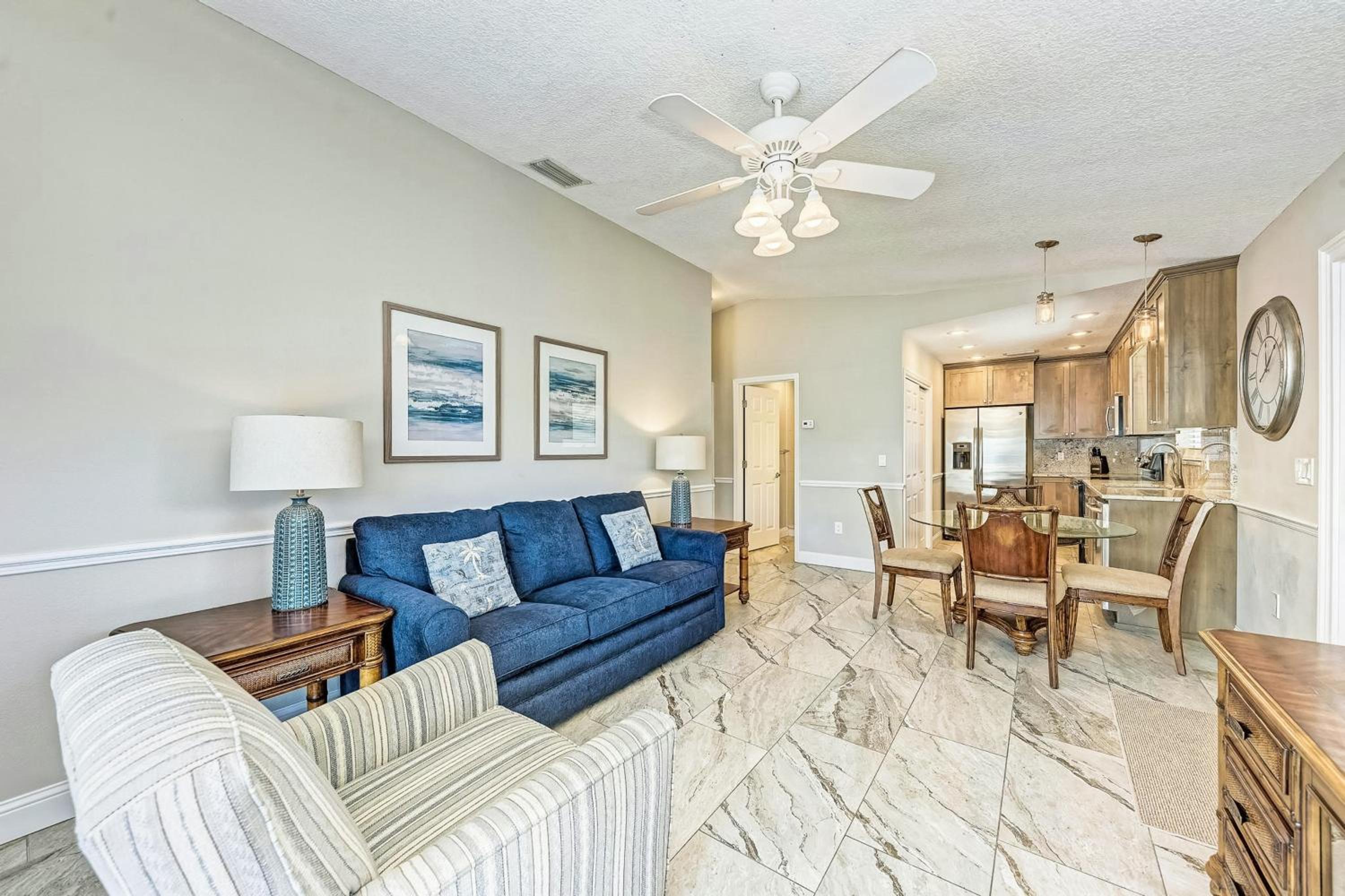 Relax Poolside, Walk to Shore! Holmes Beach Condo