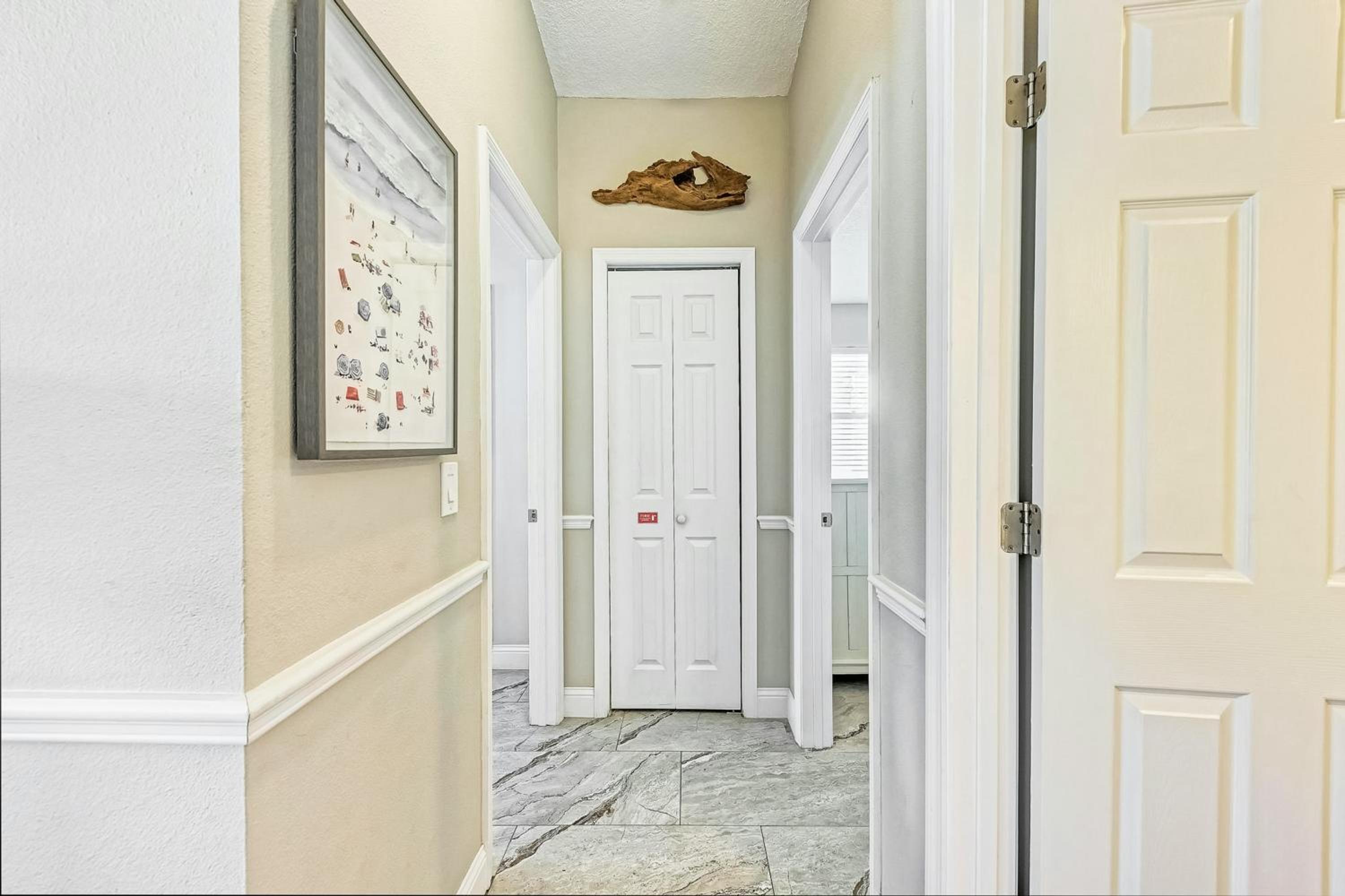 Relax Poolside, Walk to Shore! Holmes Beach Condo