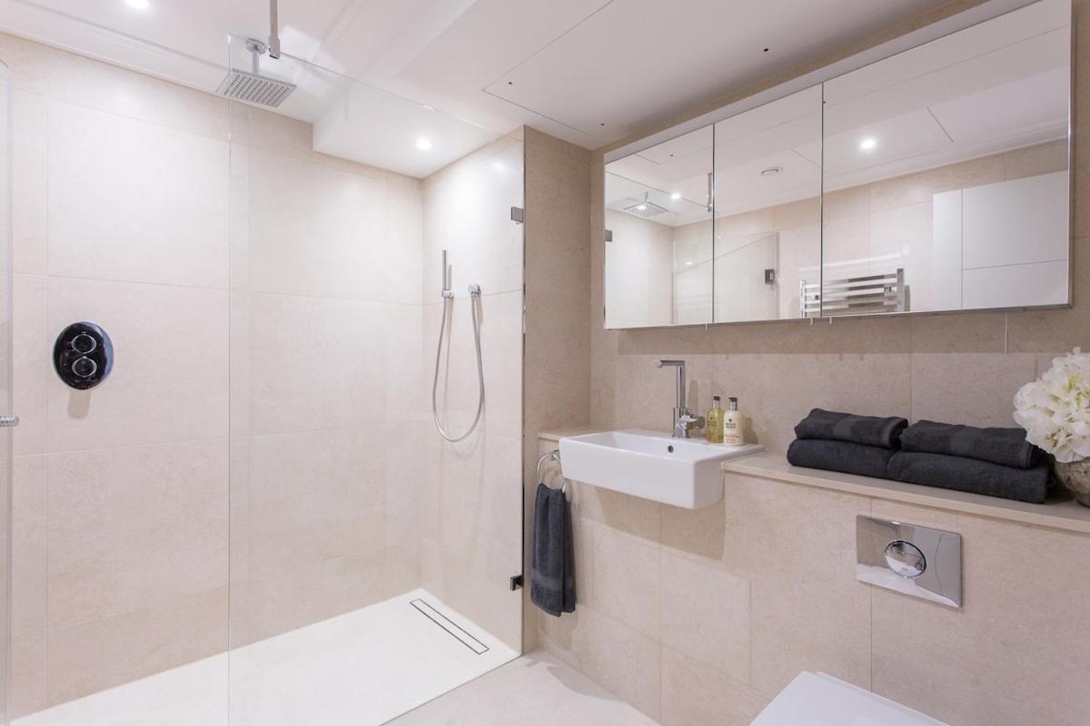 Luxury 2 bedroom flat Park Lane PL12B
