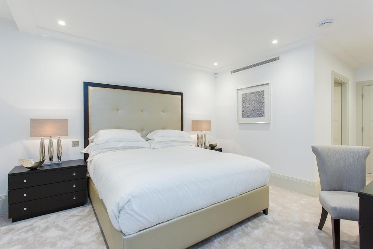 Luxury 2 bedroom flat Park Lane PL12B