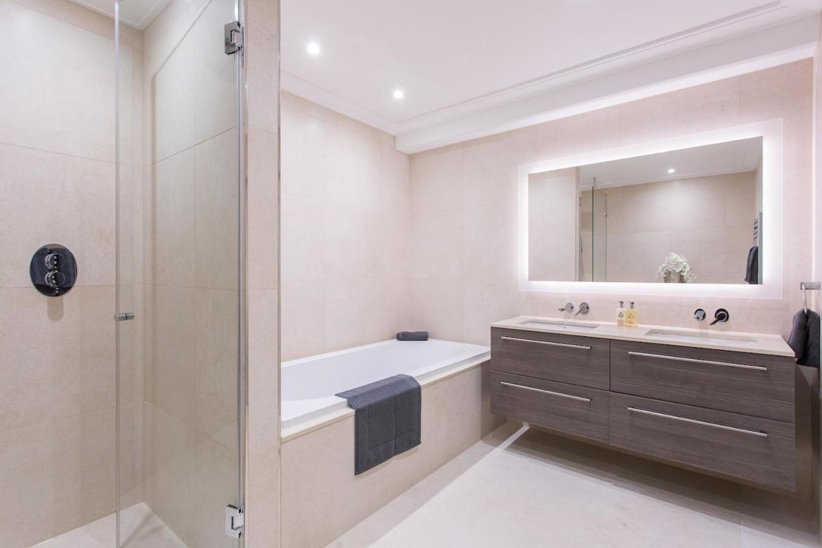 Luxury 2 bedroom flat Park Lane PL12B