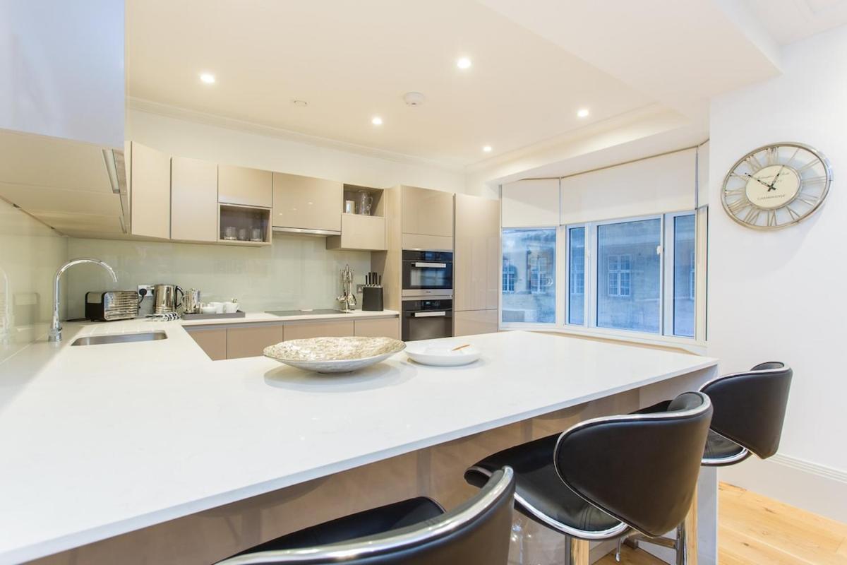 Luxury 2 bedroom flat Park Lane PL12B
