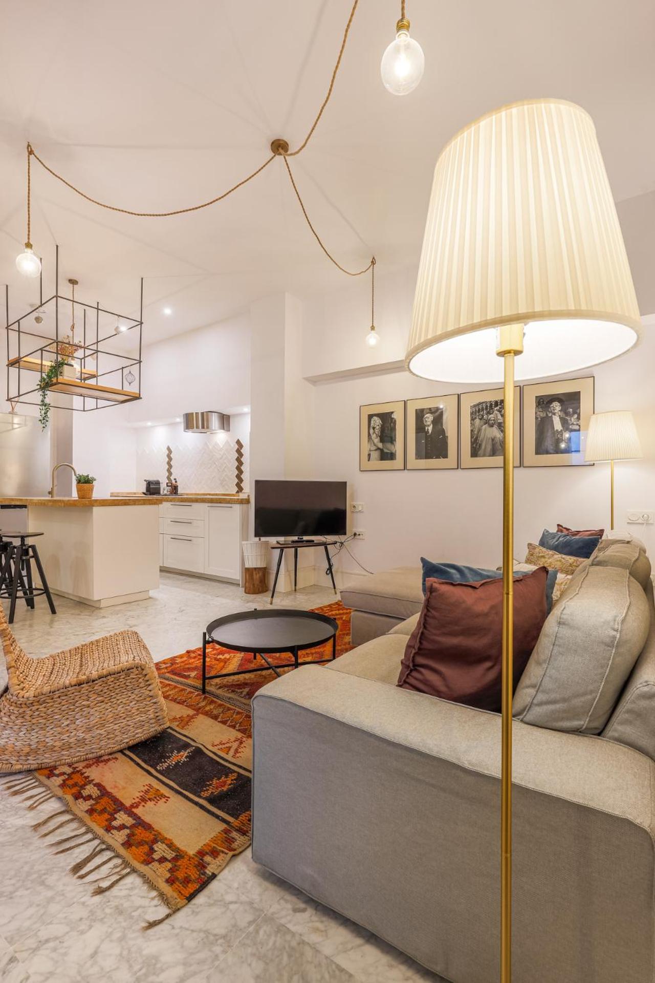 NEW Gorgeous 2-Bed Apt in Seville Center