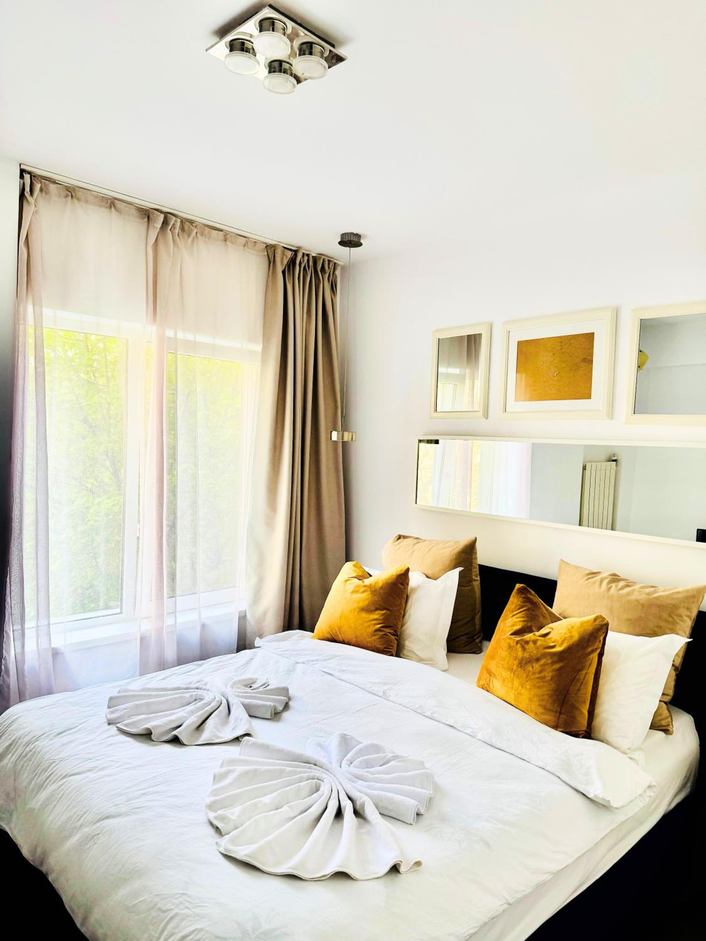 Metropole Apartments Romana Square