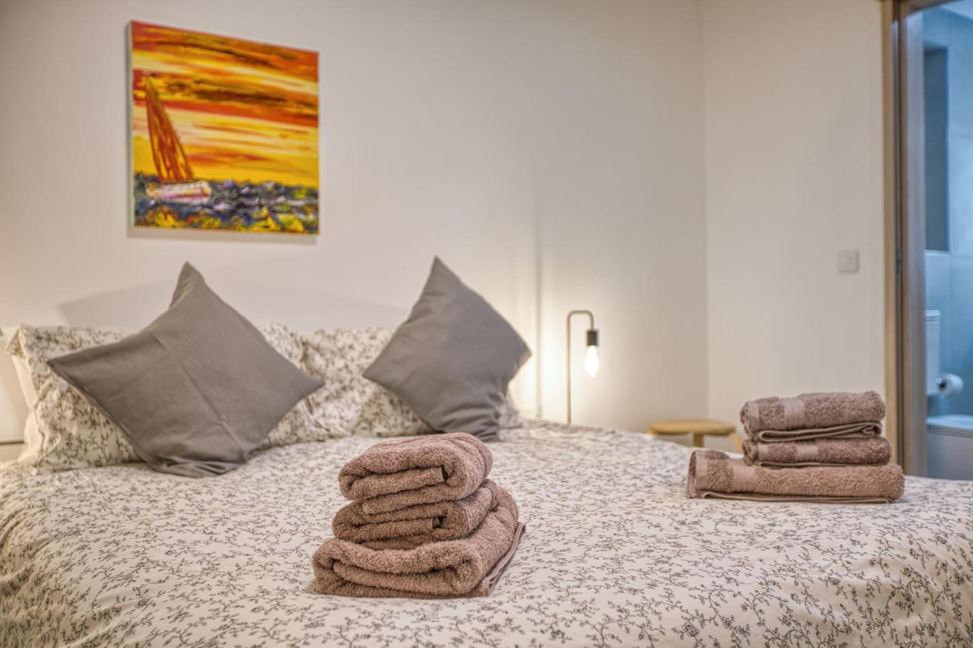 Modern 2-Bedroom Apartment Near the Sea photo 2