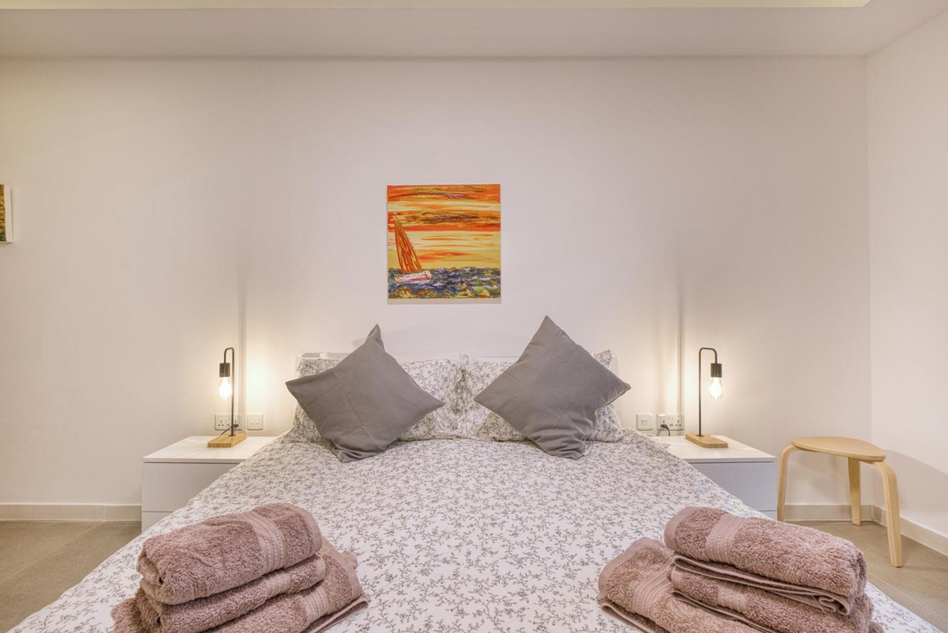 Modern 2-Bedroom Apartment Near the Sea photo 5
