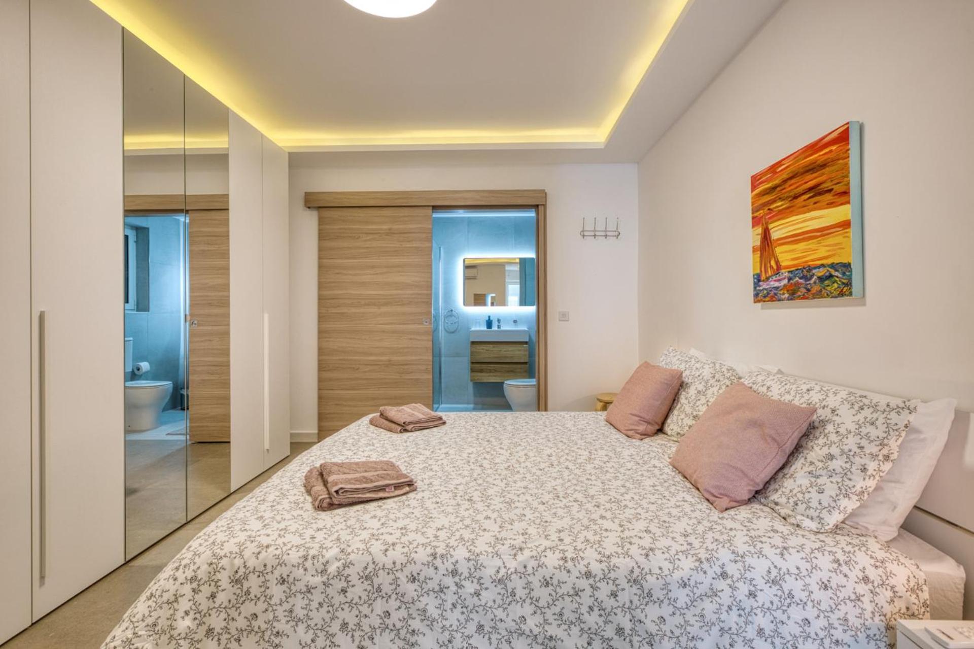 Stylish 2-Bedroom Apartment Near the Sea photo 5