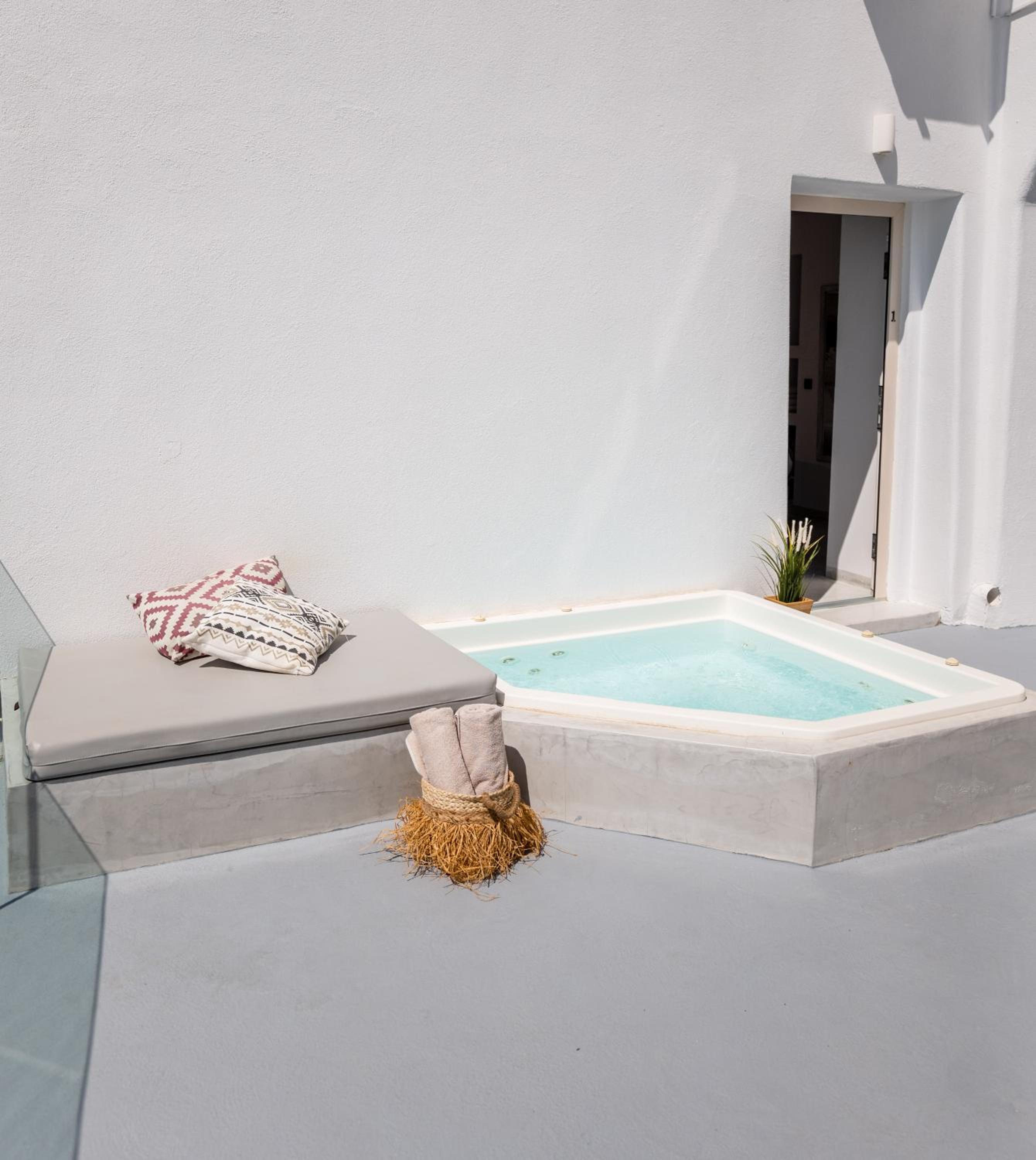Cliff Aura Suites