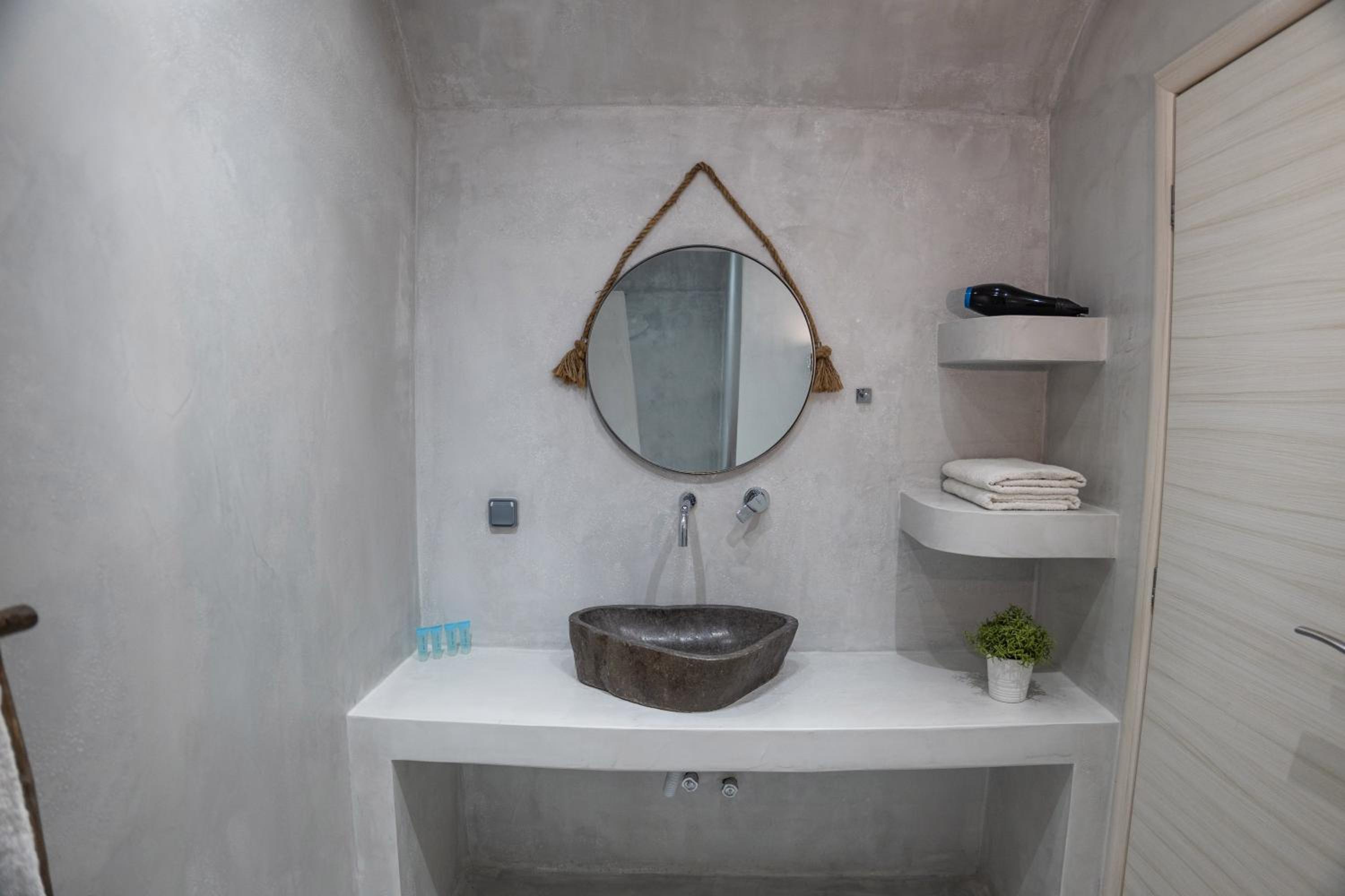 Cliff Aura Suites