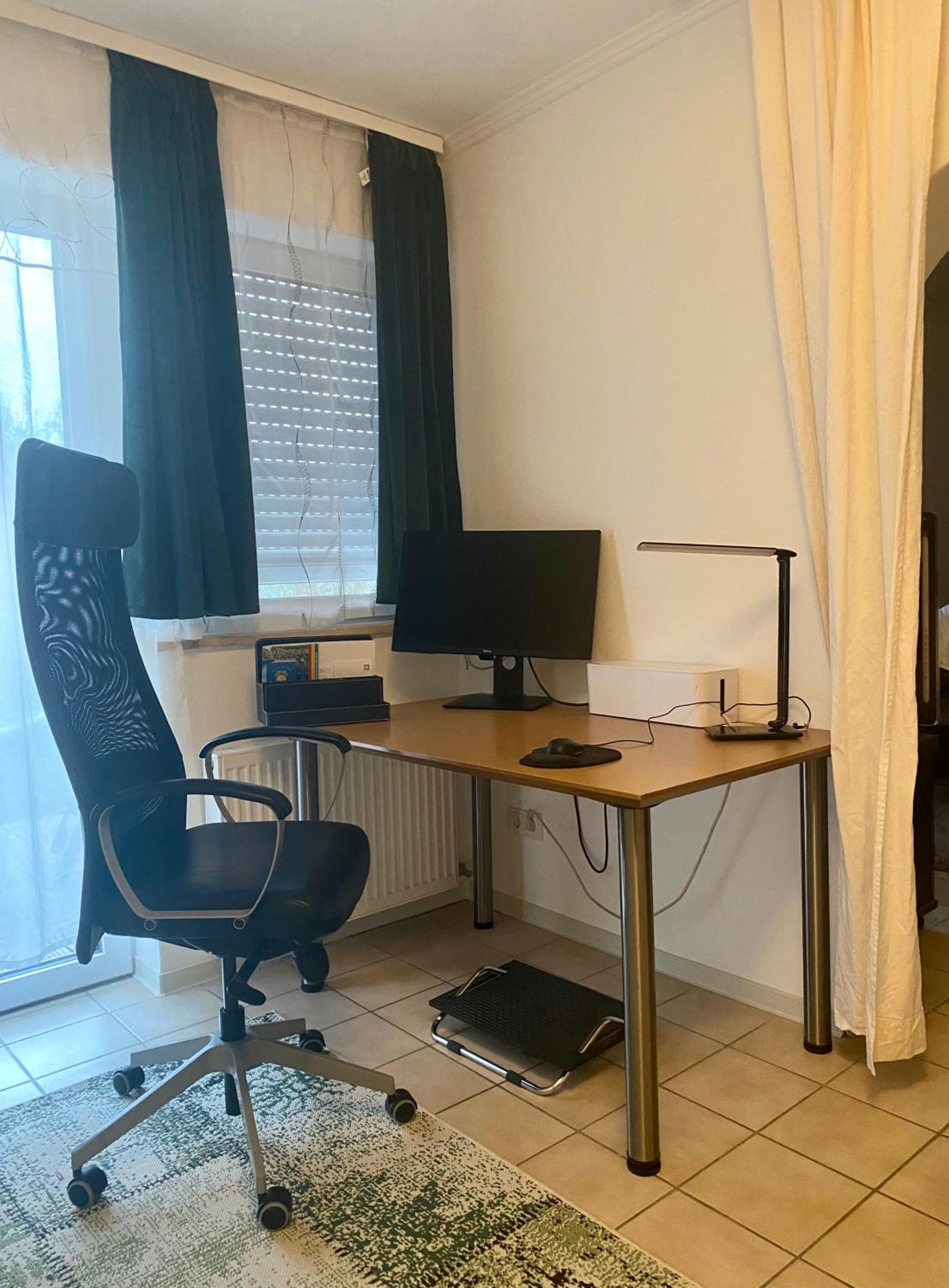 Gemütliche und voll ausgestatette 2 Zimmer Ferienwohnung am Wörthsee mit Terrasse, Grill, Schaukel, Doppelbett oder getrennte Betten fußläufig zu S-Bahn na