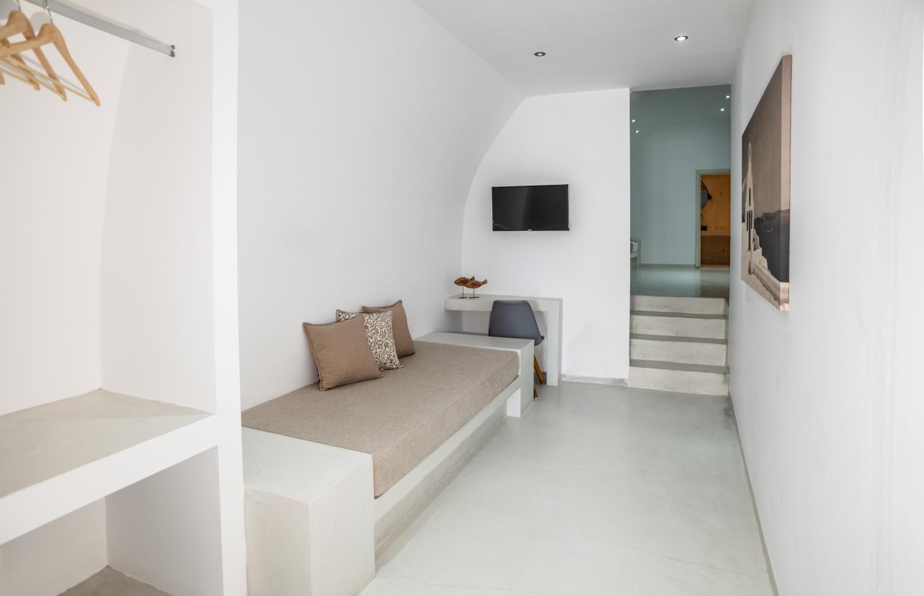 Cliff Aura Suites