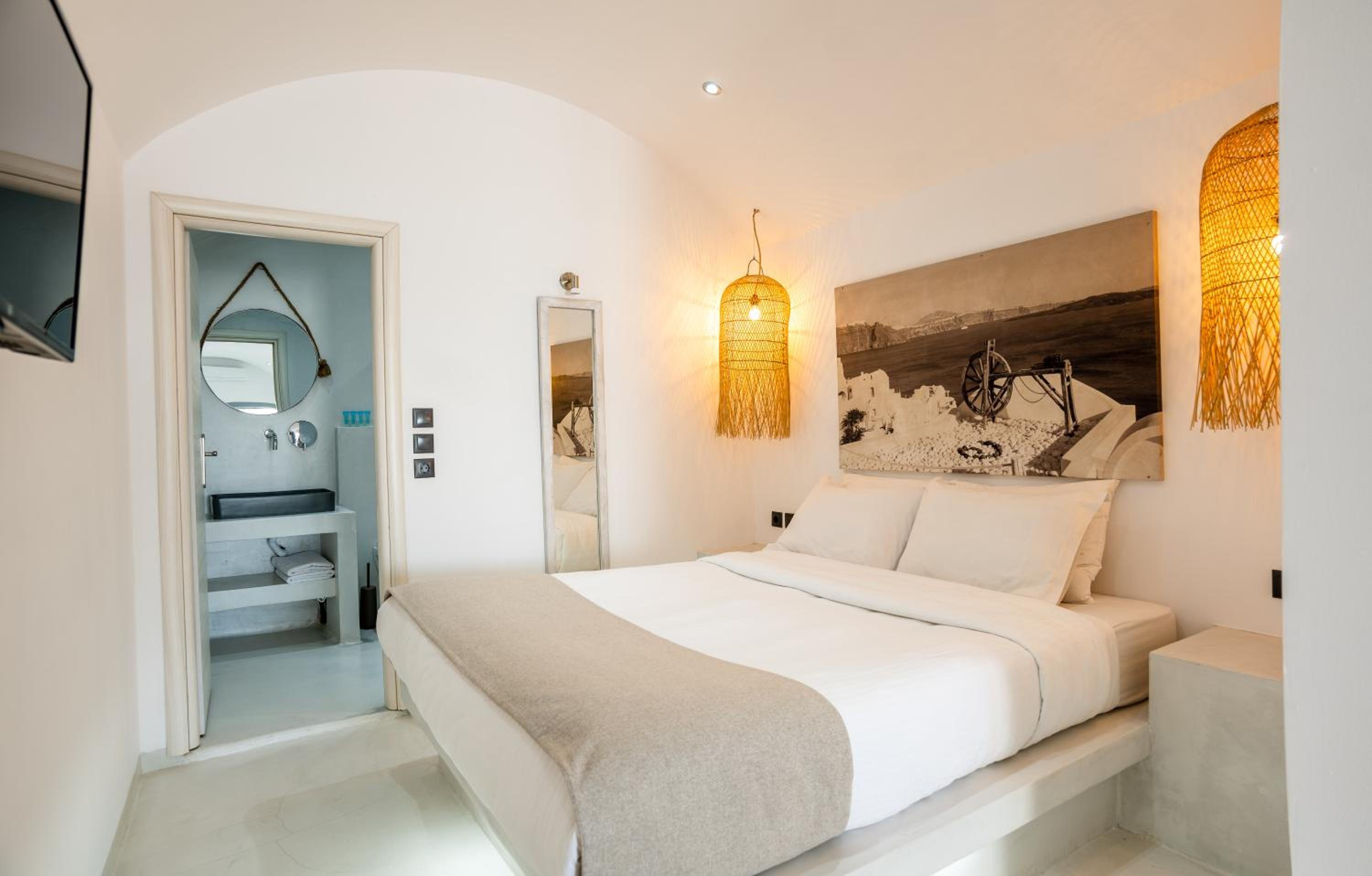Cliff Aura Suites