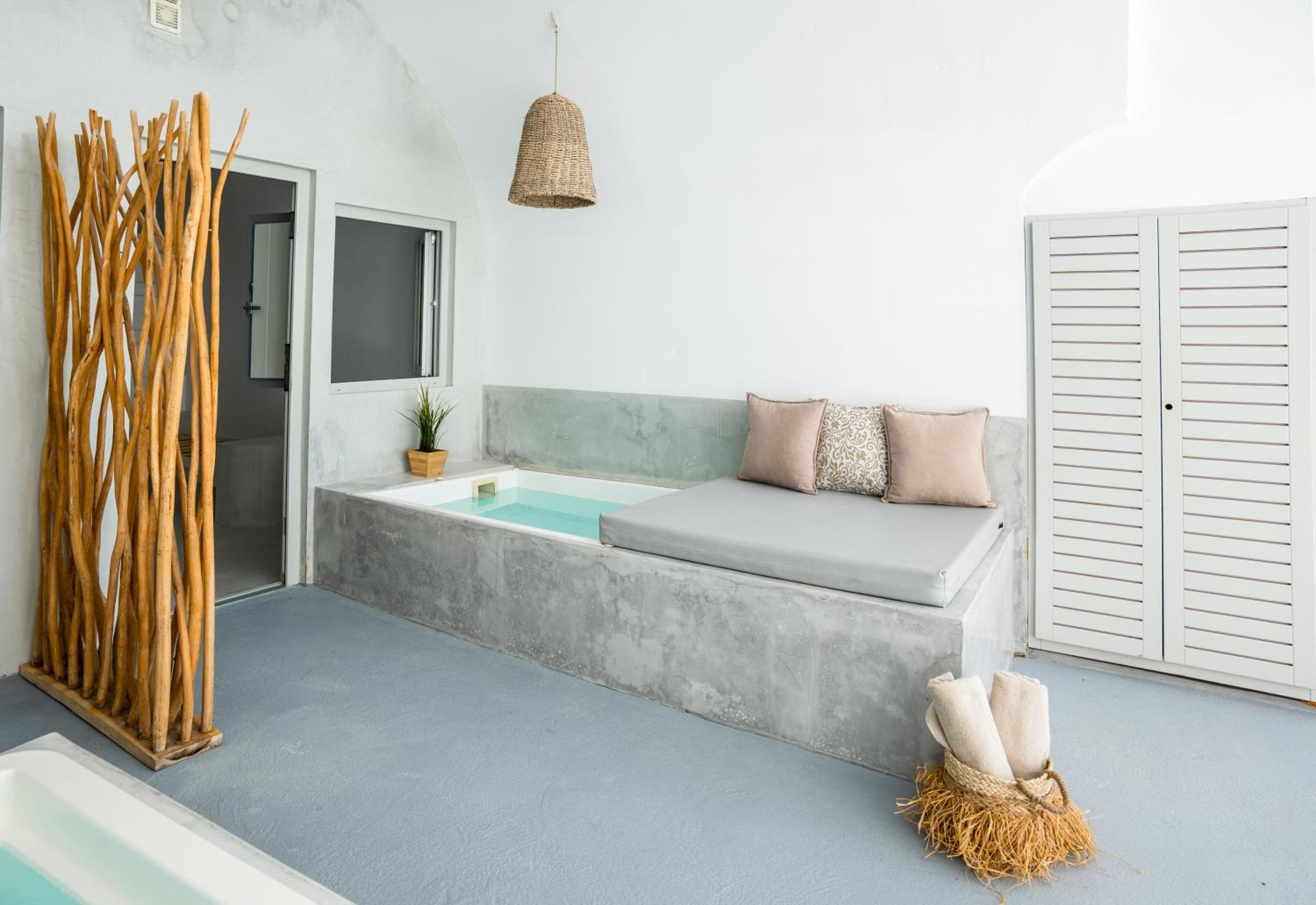 Cliff Aura Suites