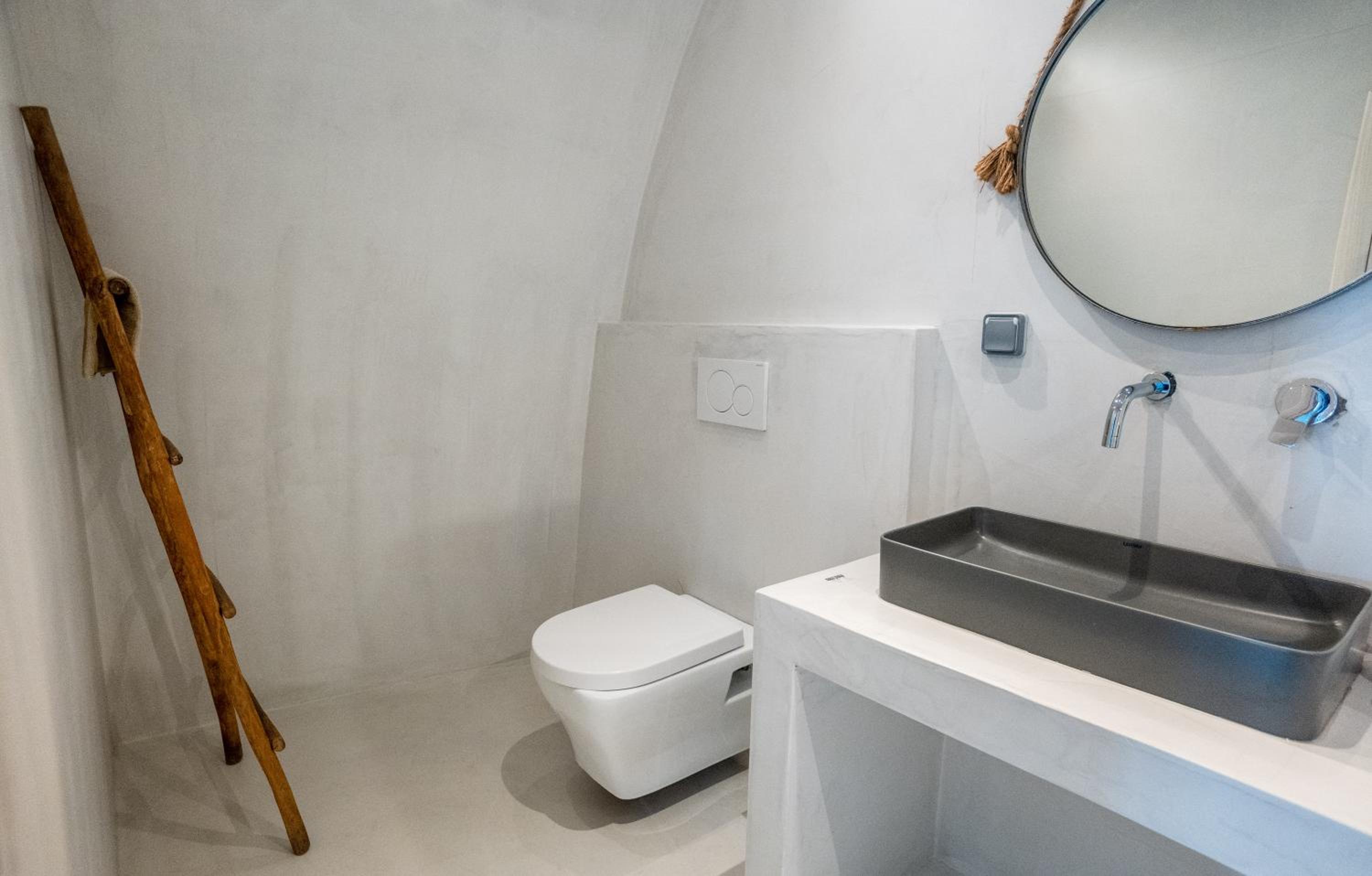 Cliff Aura Suites